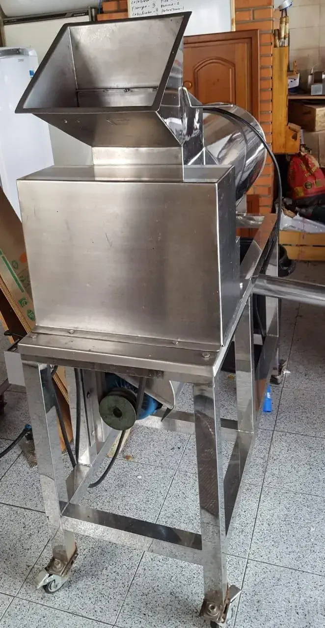 DESPOLPADEIRA DE FRUTAS E LEGUMES MUNDINOX - 1000 KG/H