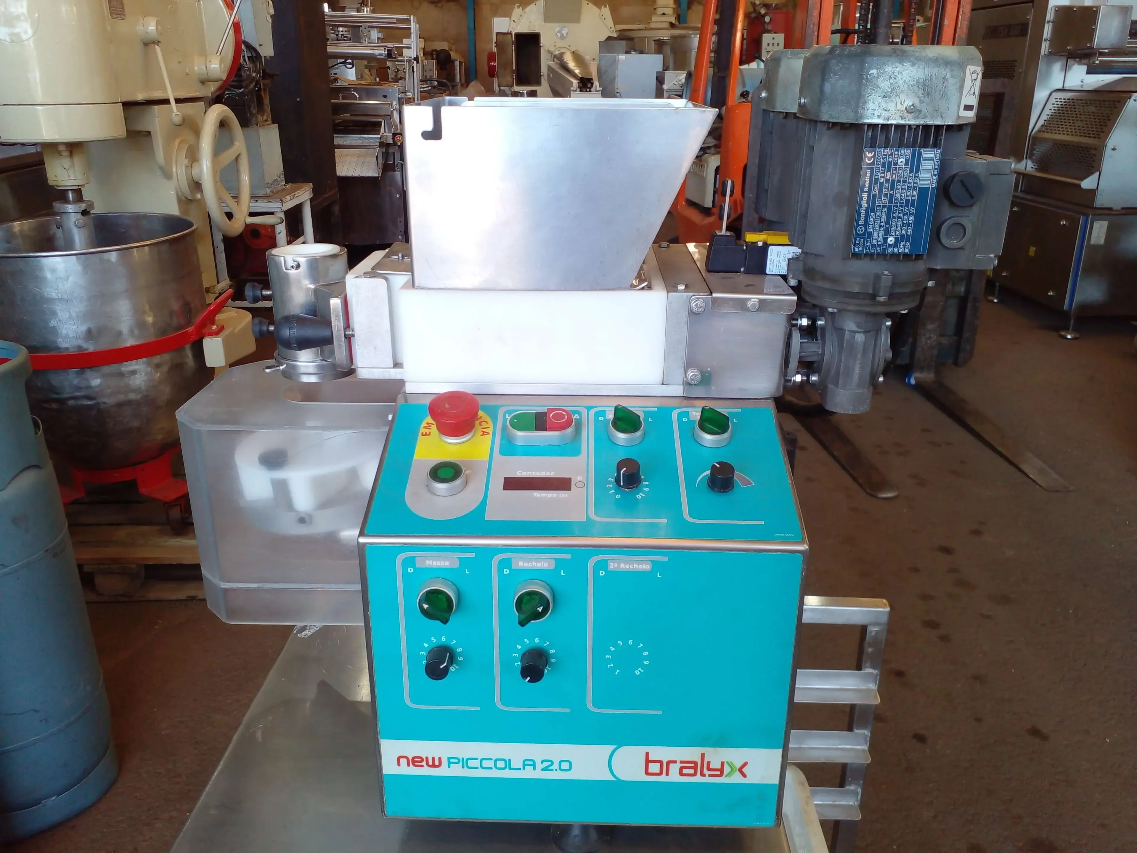 FORMADORA PRODUTORA DE SALGADOS E DOCES MARCA BRALYX MODELO PICCOLA 2.0