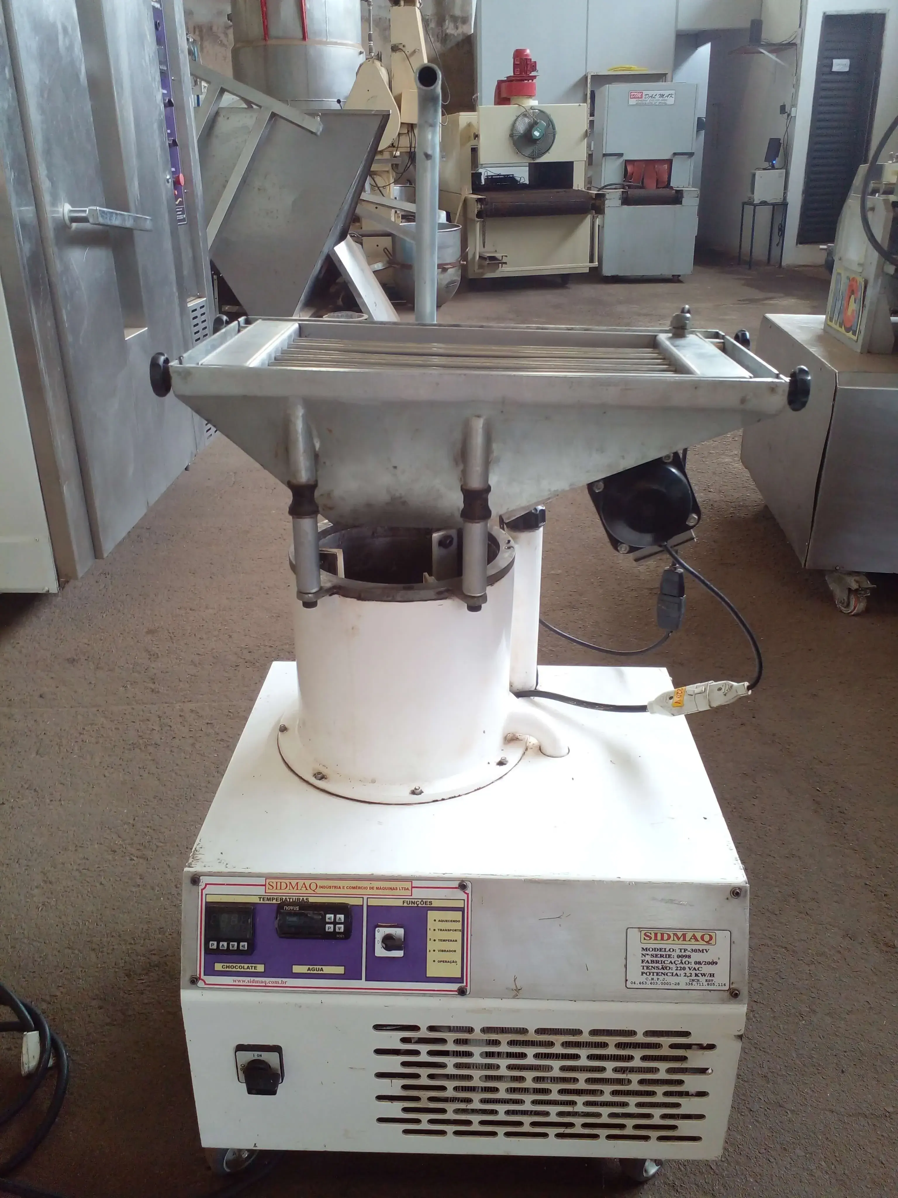 TEMPERADEIRA DE CHOCOLATE CAPACIDADE 30 KG/HORA MARCA SIDMAQ