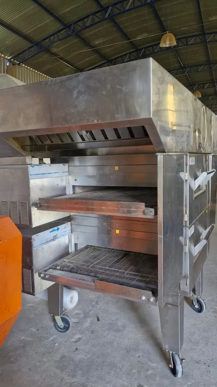 Forno de Esteira em Aço Inox para Pizzas Panificação Biscoitos Marca Lincoln