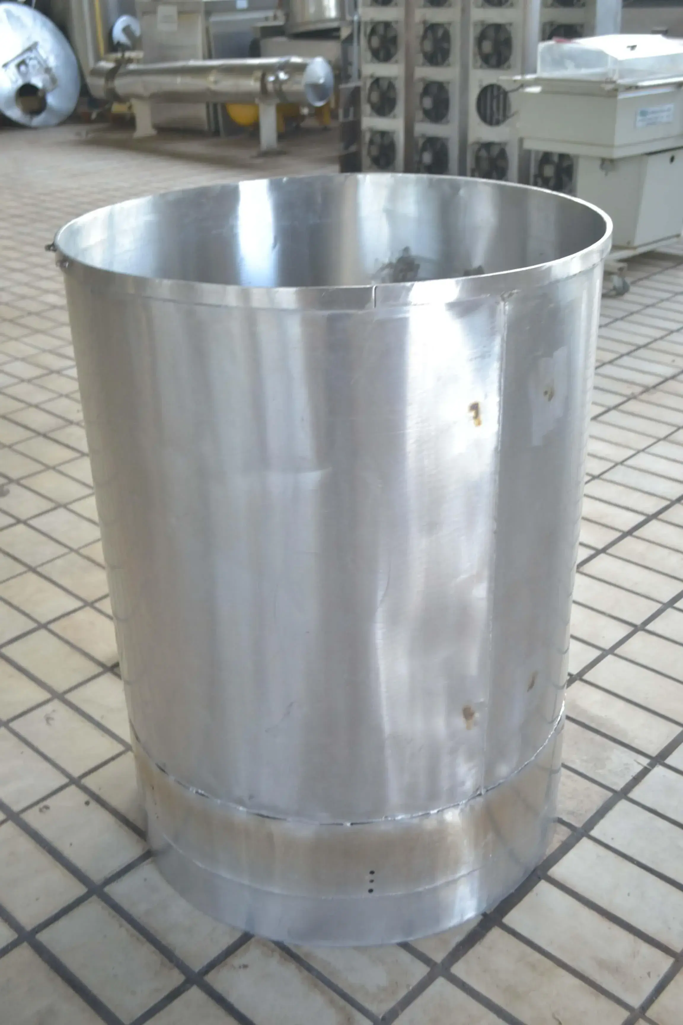 TANQUE DE ARMAZENAMENTO EM AÇO INOX CAPACIDADE 340 LITROS