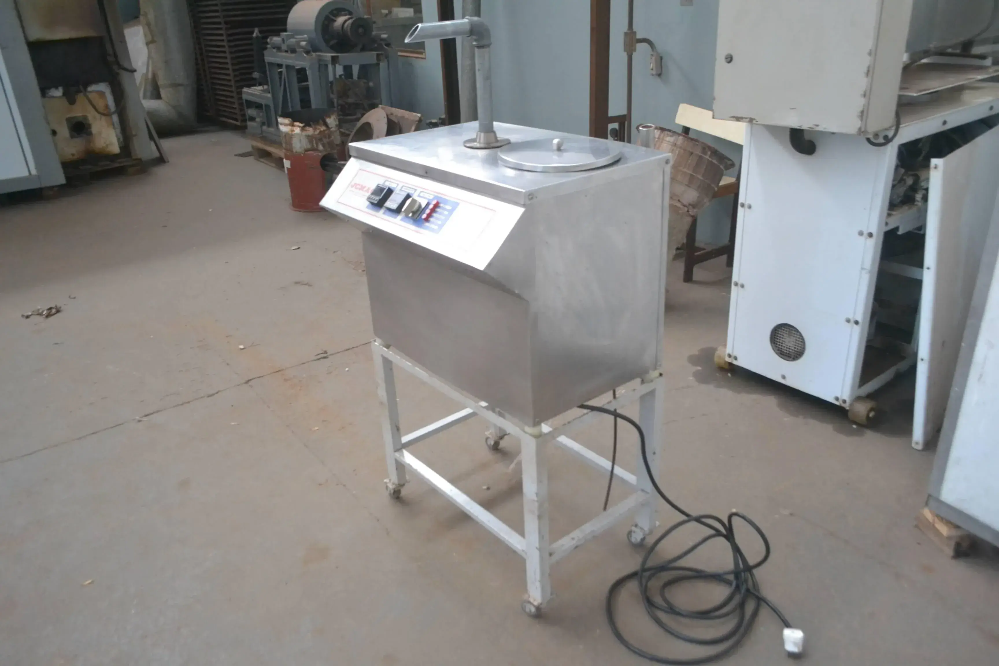 TEMPERADEIRA DE CHOCOLATES CAPACIDADE 30 KG/HORA MARCA JCMAQ