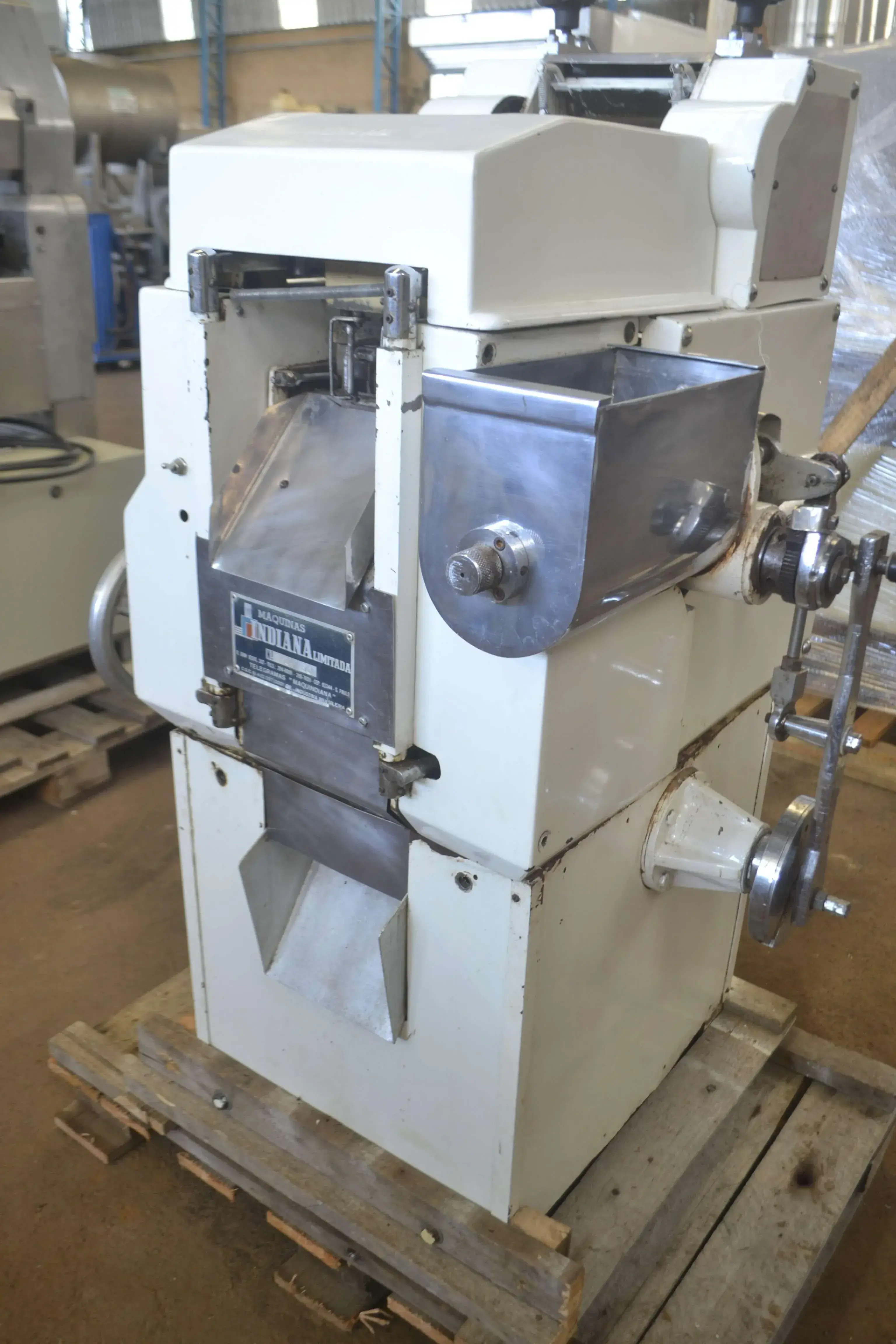 CAPELETEIRA MARCA INDIANA CAPACIDADE 20 KG POR HORA