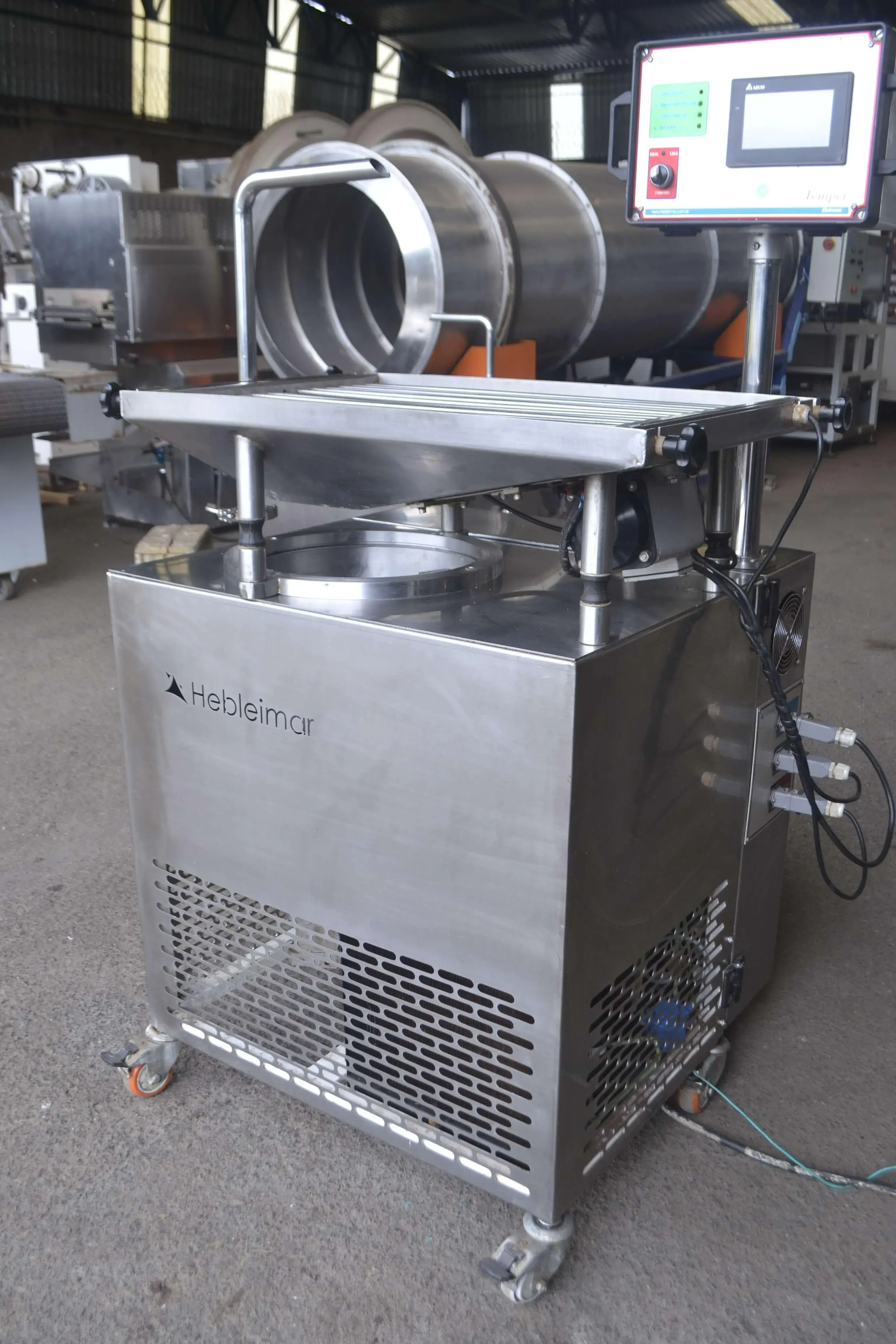 TEMPERADEIRA DE CHOCOLATE CAPACIDADE 150 KG/H MARCA HEBLEIMAR