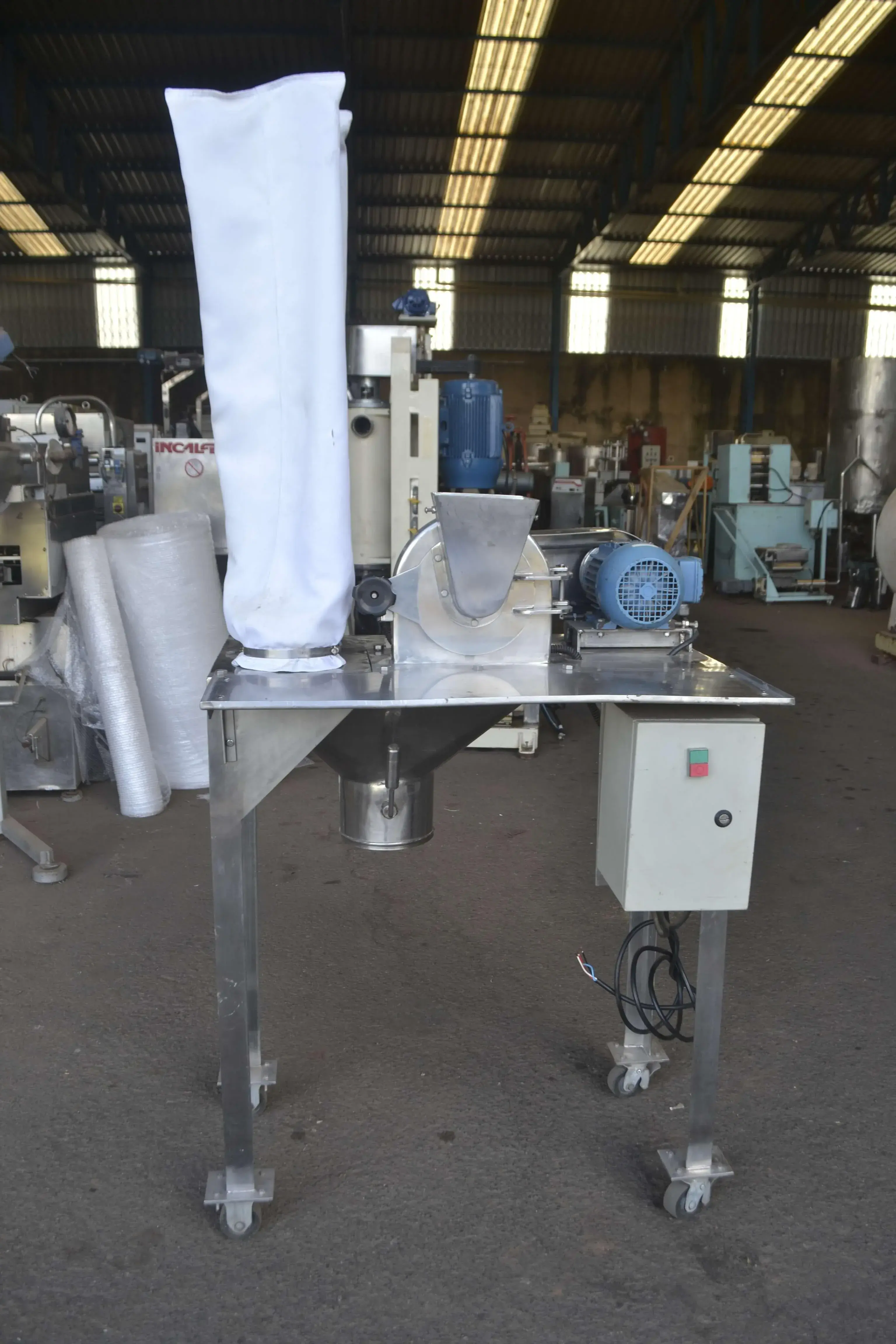 MOINHO UNIVERSAL DE LABORATÓRIO EM AÇO INOX MARCA TIGRE