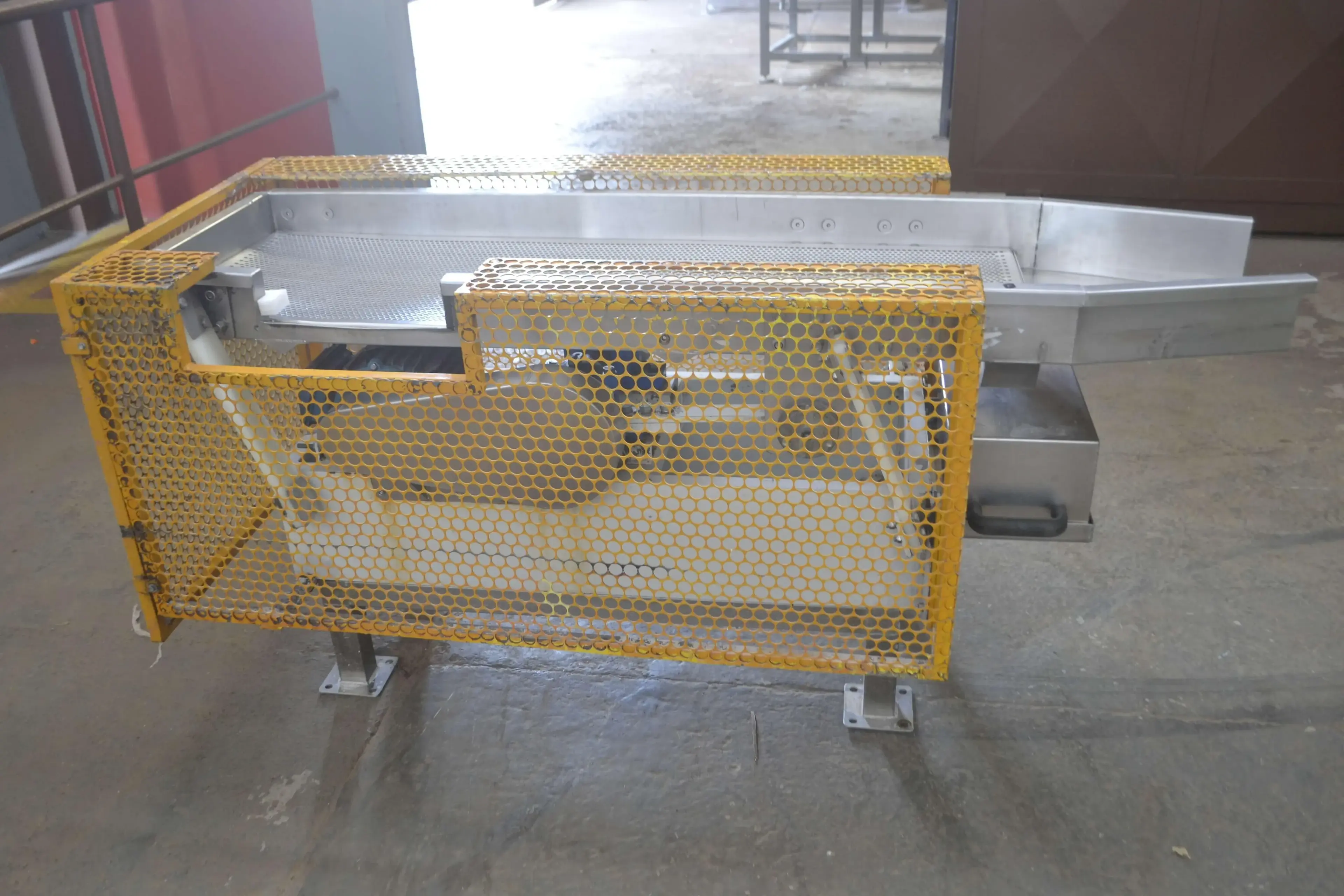 CALHA/ PENEIRA VIBRATÓRIA 700 MM DE LARGURA X 1.68 M DE COMPRIMENTO MARCA MCI