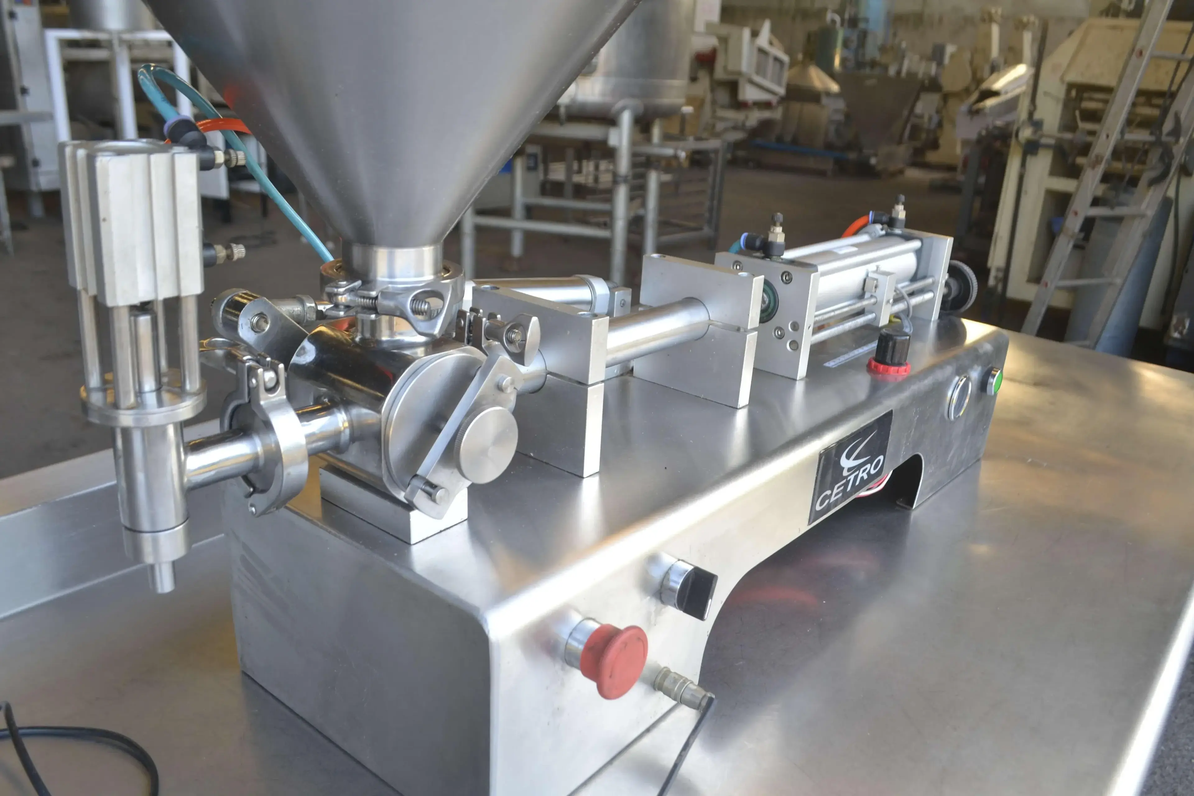 ENVASADORA DE PRODUTOS PASTOSOS DE 10 A 100 ML