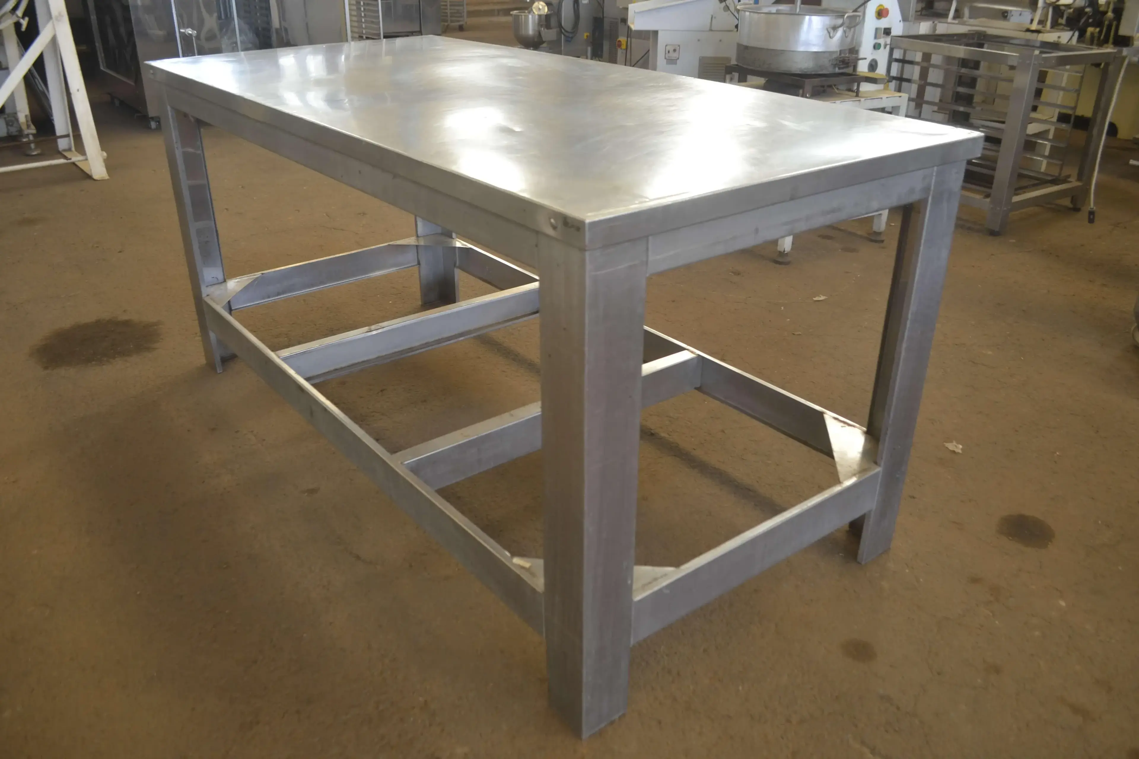 MESA INDUSTRIAL EM AÇO INOX 2 X 1 M
