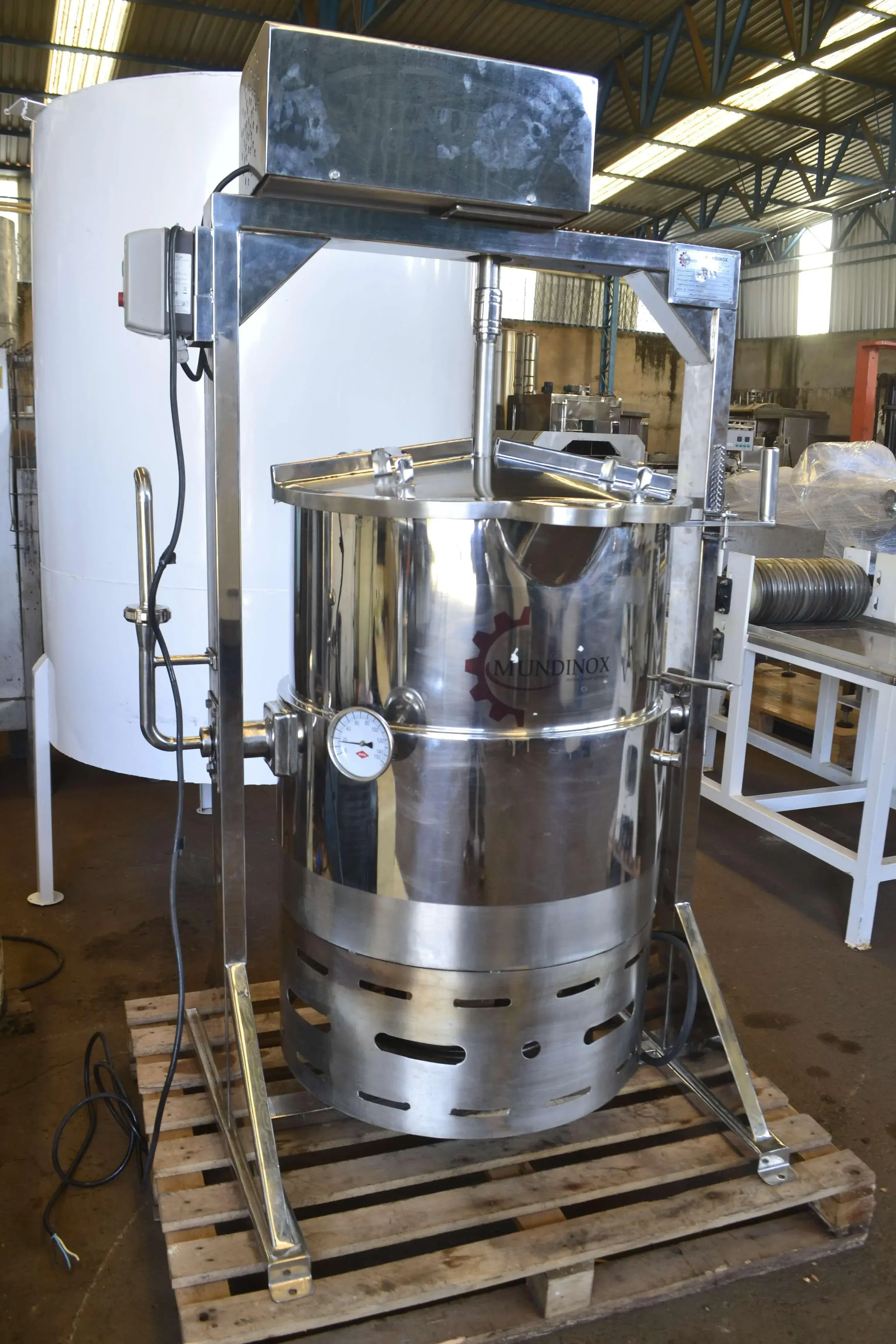 TACHO A GÁS CAPACIDADE 200 LITROS MARCA MUNDINOX