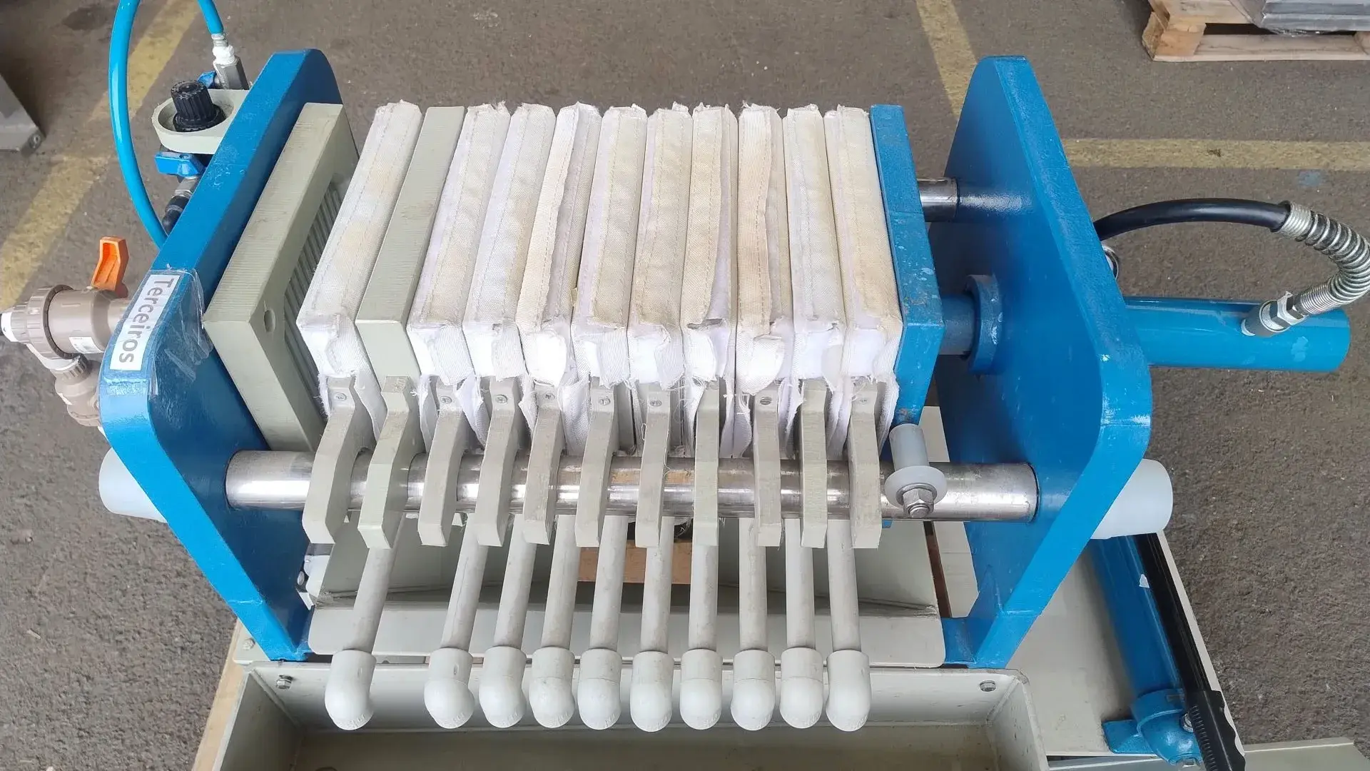 FILTRO PRENSA COM 10 PLACAS DE 250 X 250 MM MARCA MASTER PUMP BOMBAS