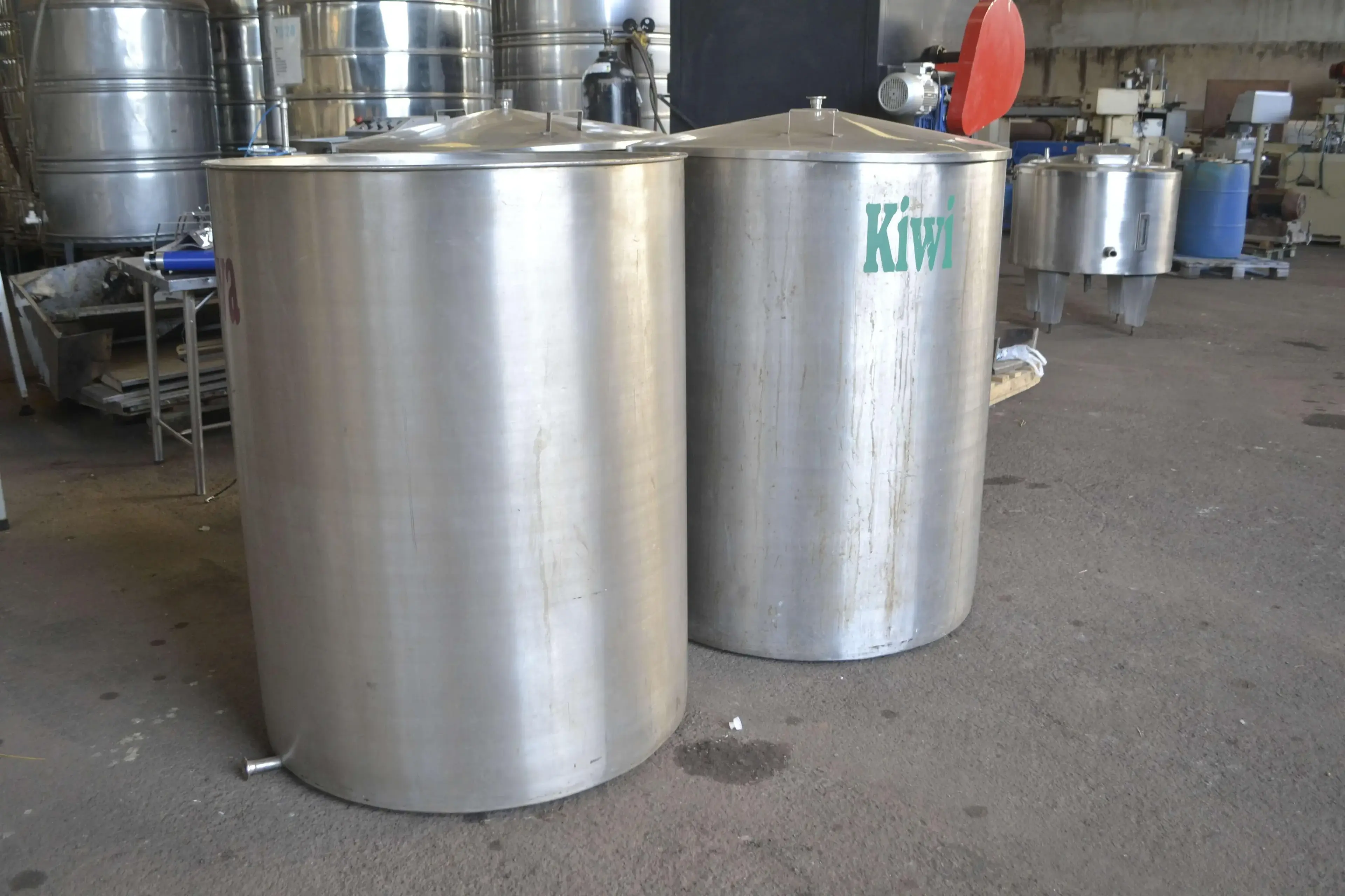 TANQUE RESERVATÓRIO EM AÇO INOX 850 LITROS