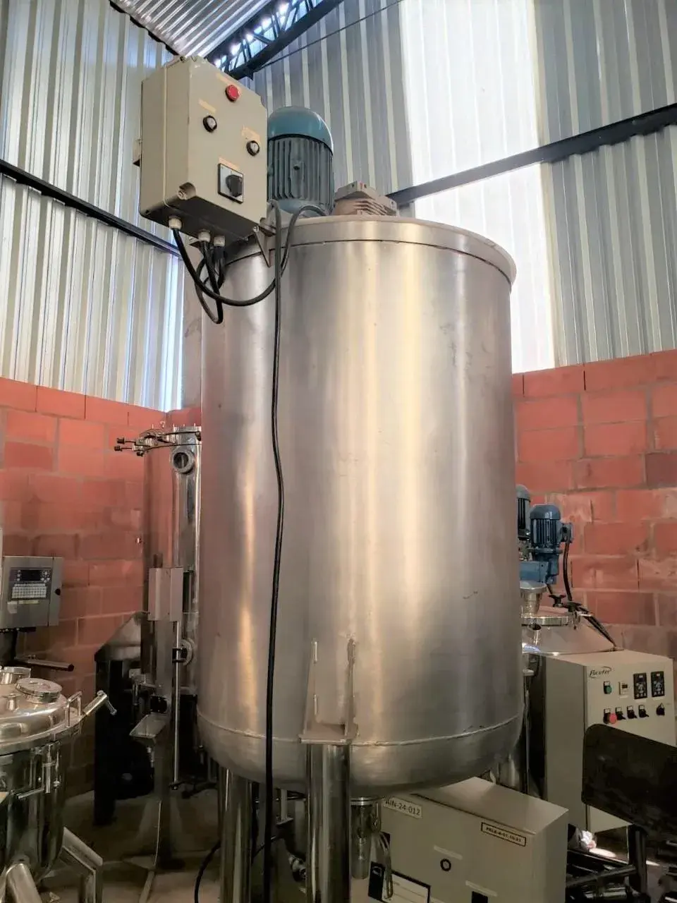 TANQUE TRITURADOR HOMOGENEIZADOR EM AÇO INOX