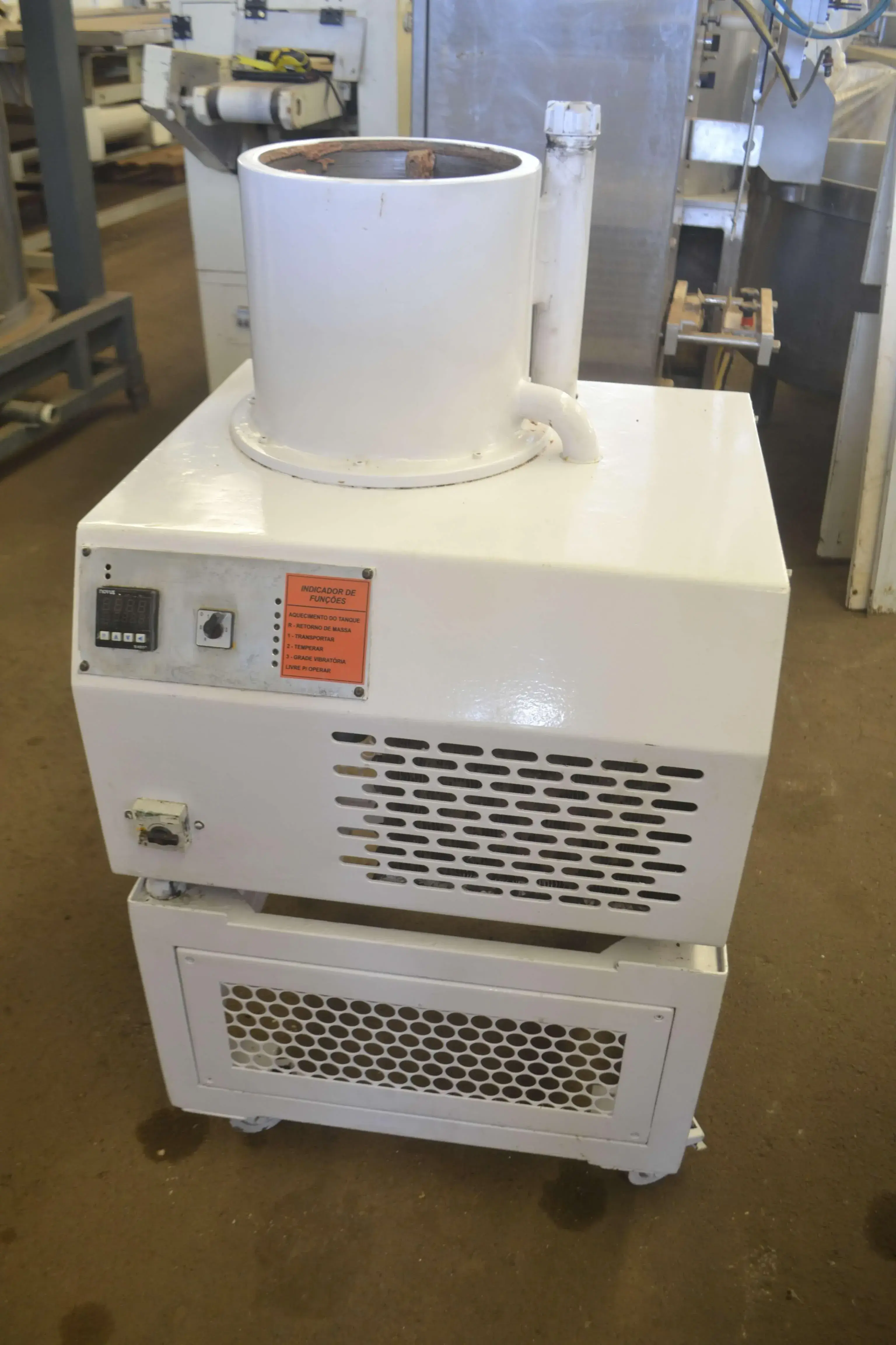 TEMPERADEIRA DE CHOCOLATES CAPACIDADE 30 KG/HORA MARCA HEBLEIMAR
