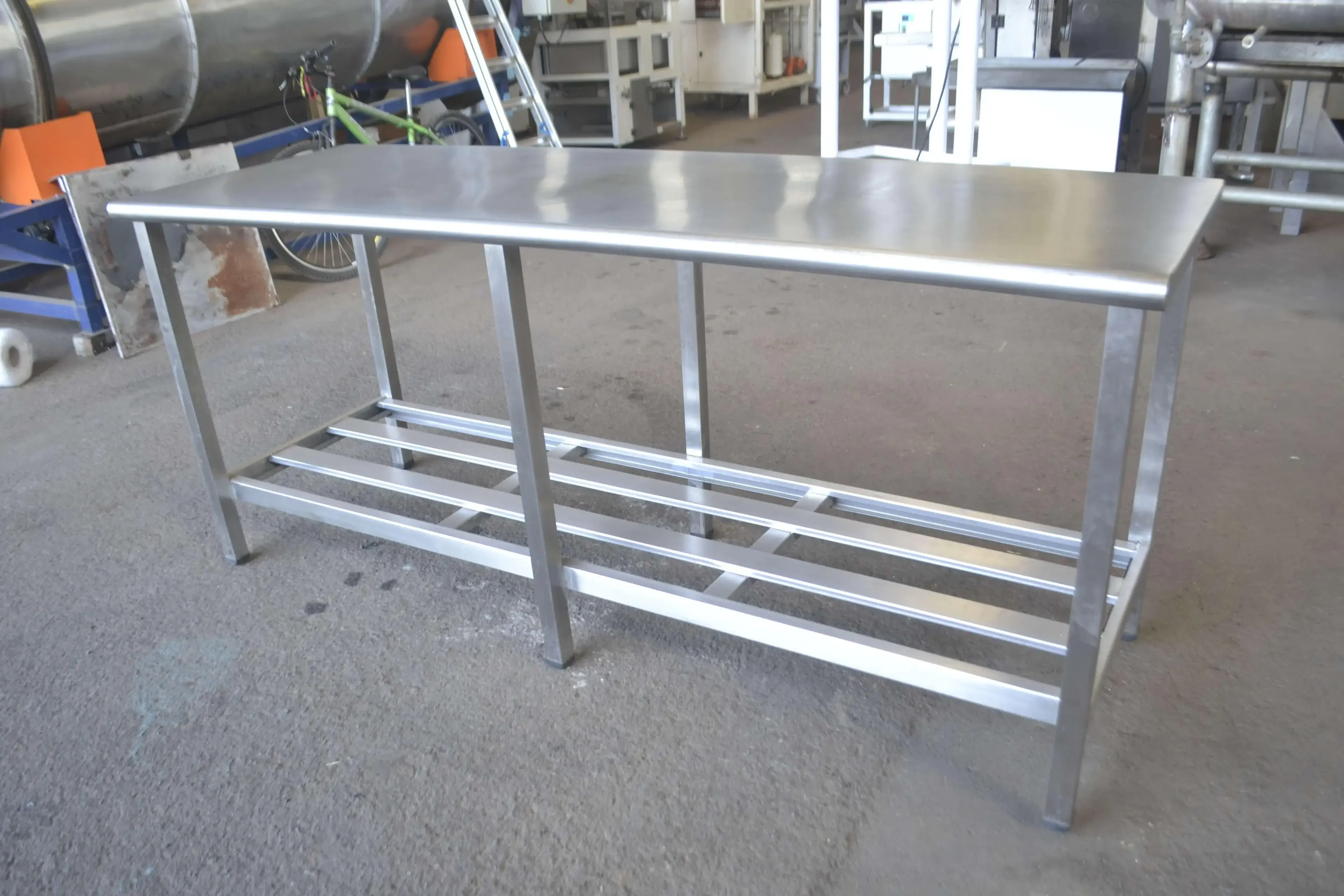 MESA EM AÇO INOX 700 MM x 2000 MM COM PRATELEIRA INFERIOR