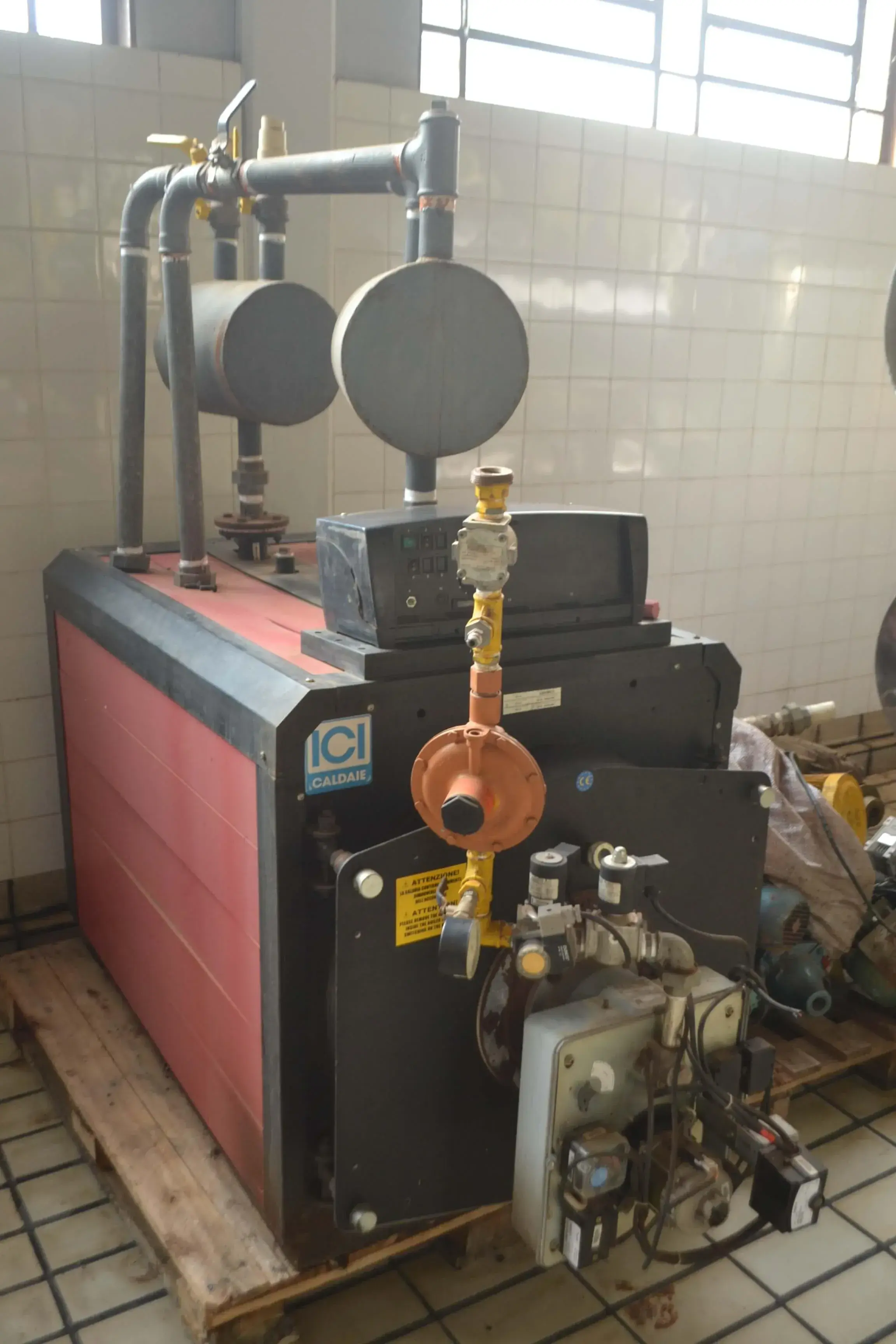 AQUECEDOR DE ÁGUA MARCA ICI CALDAIE