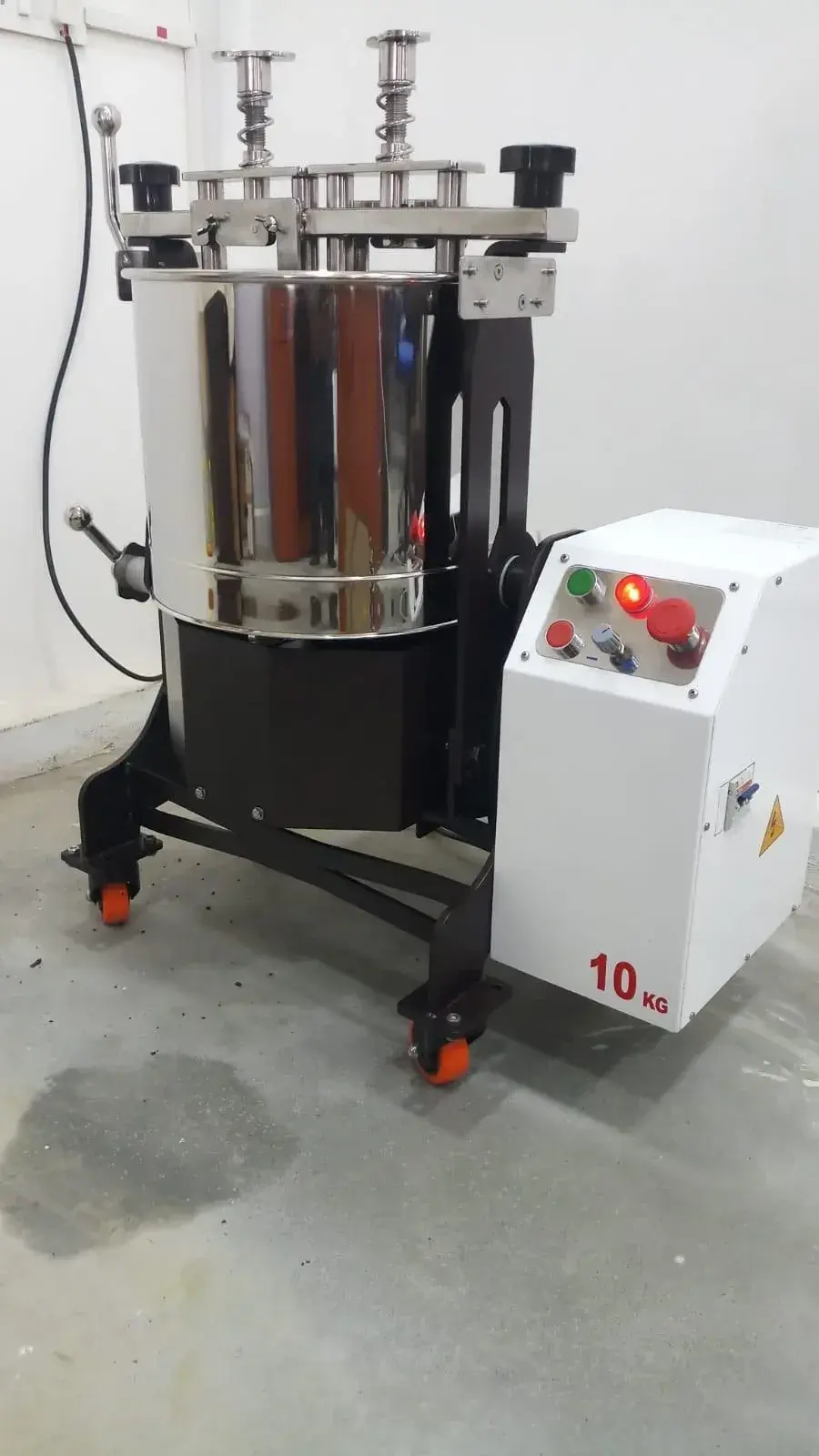 MELANGEUR CAPACIDADES ENTRE 10 E 100 LITROS