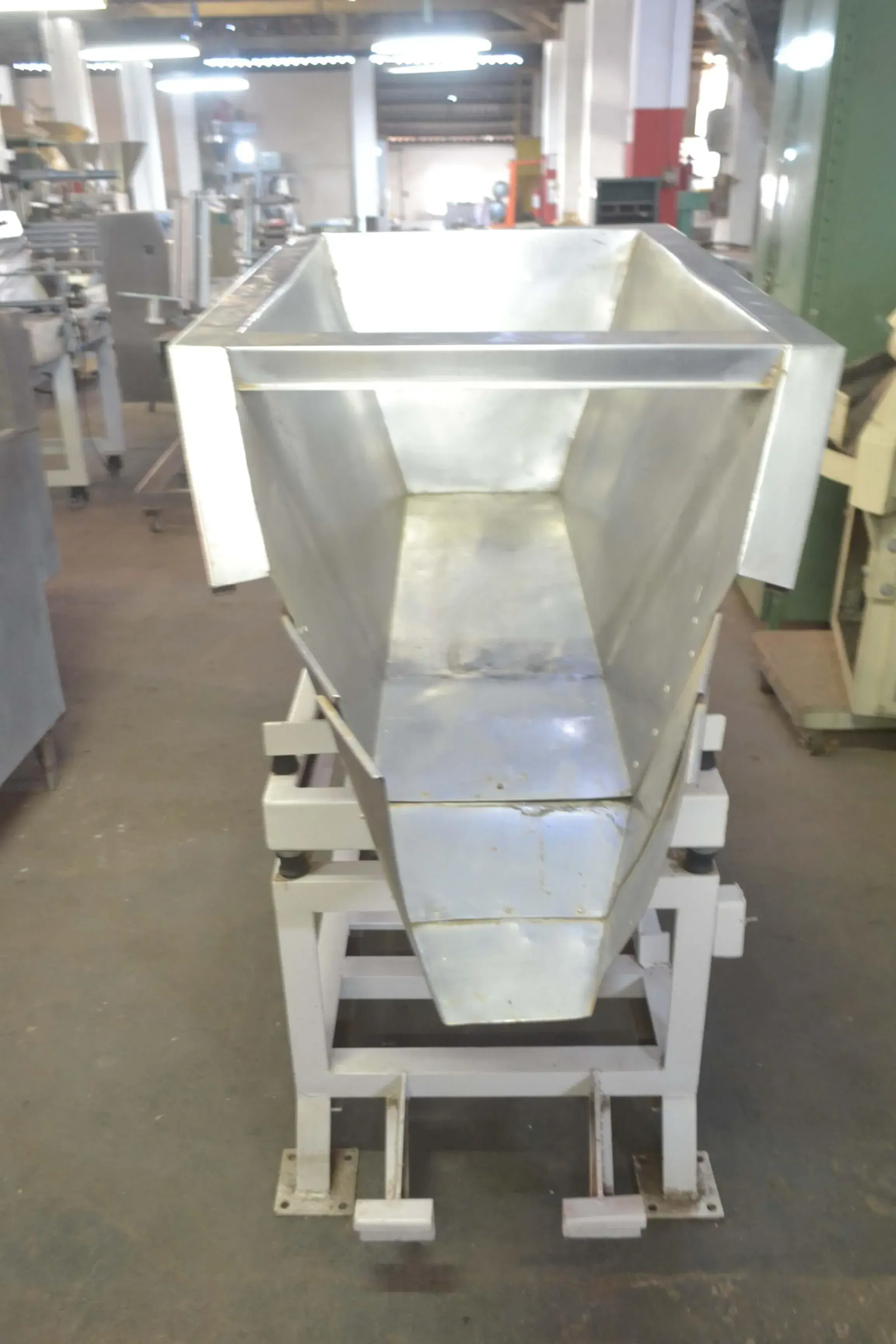 CALHA VIBRATÓRIA 730 x 1550 MM PARA MÁQUINAS DE EMBALAGENS