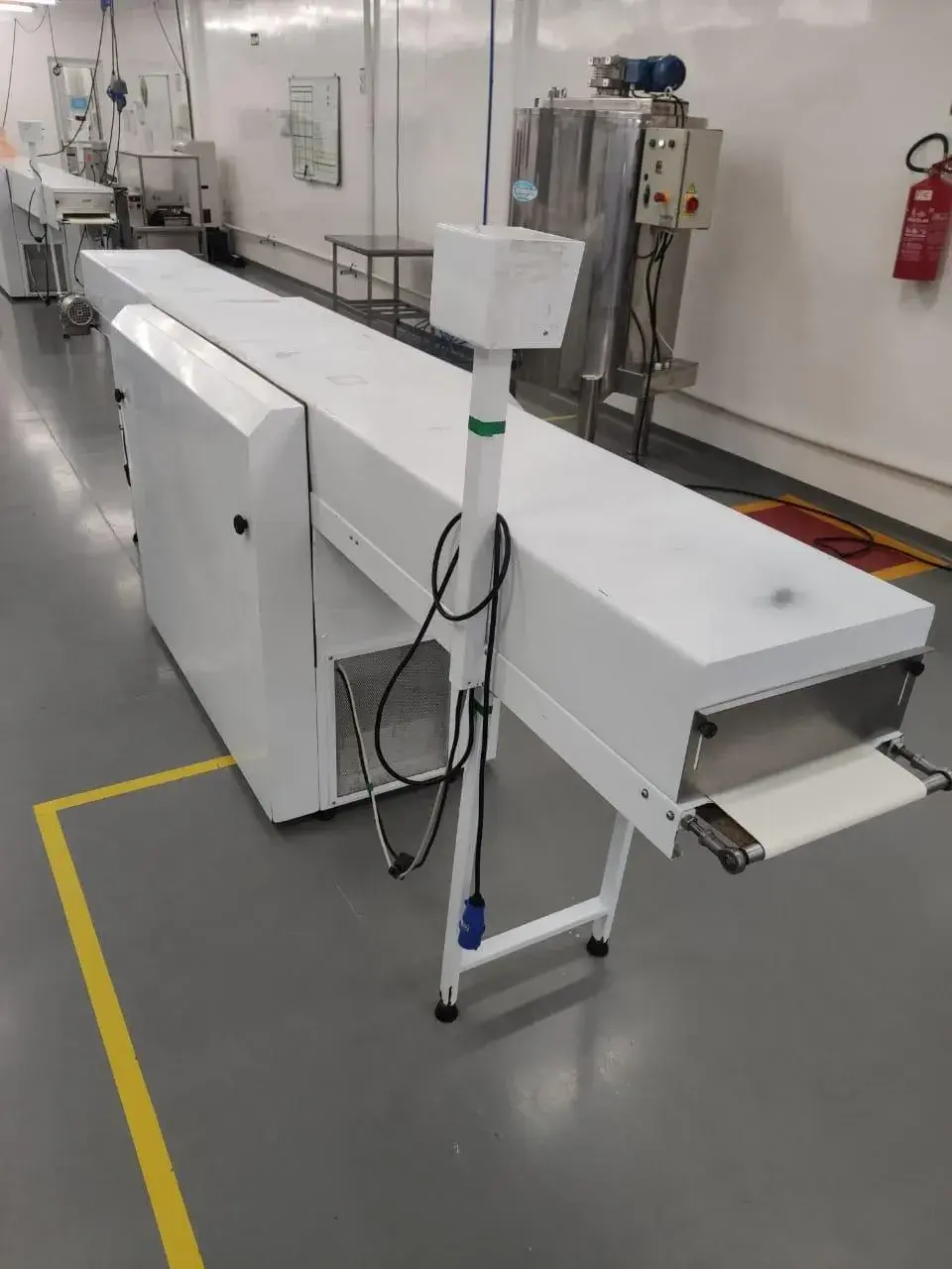 TÚNEL DE RESFRIAMENTO DE CHOCOLATE 4 M X 300 MM MARCA NOWPEX