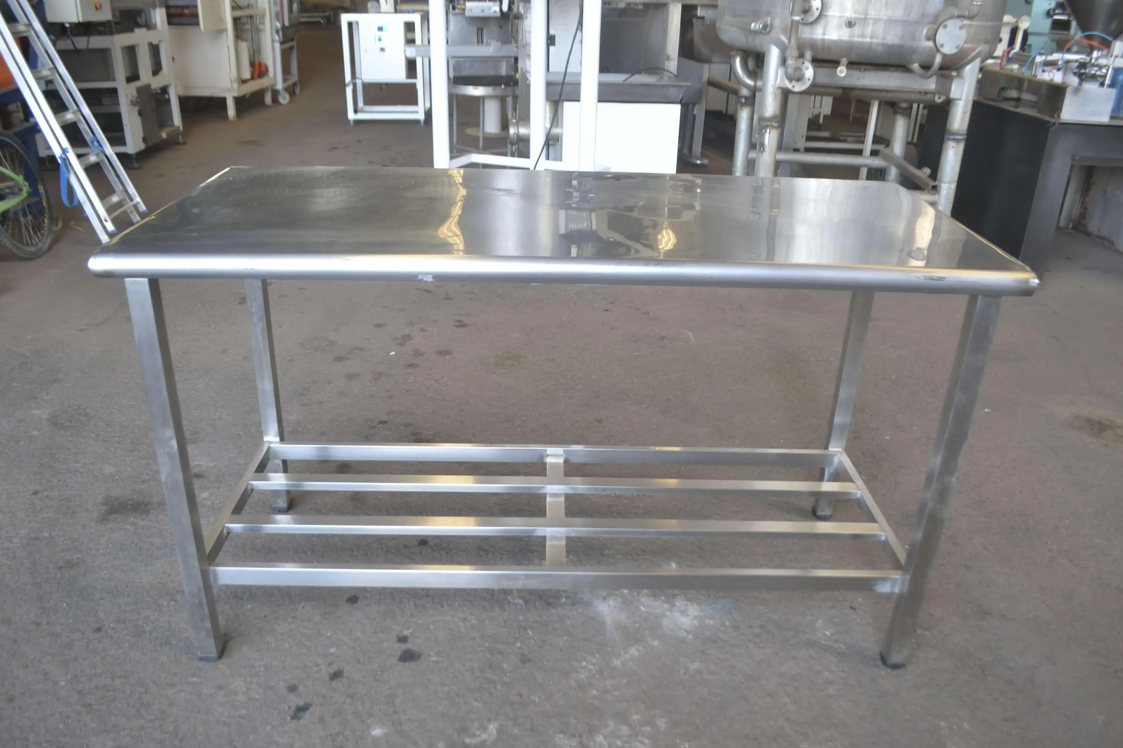 MESA EM AÇO INOX 700 MM x 1500 MM COM PRATELEIRA INFERIOR