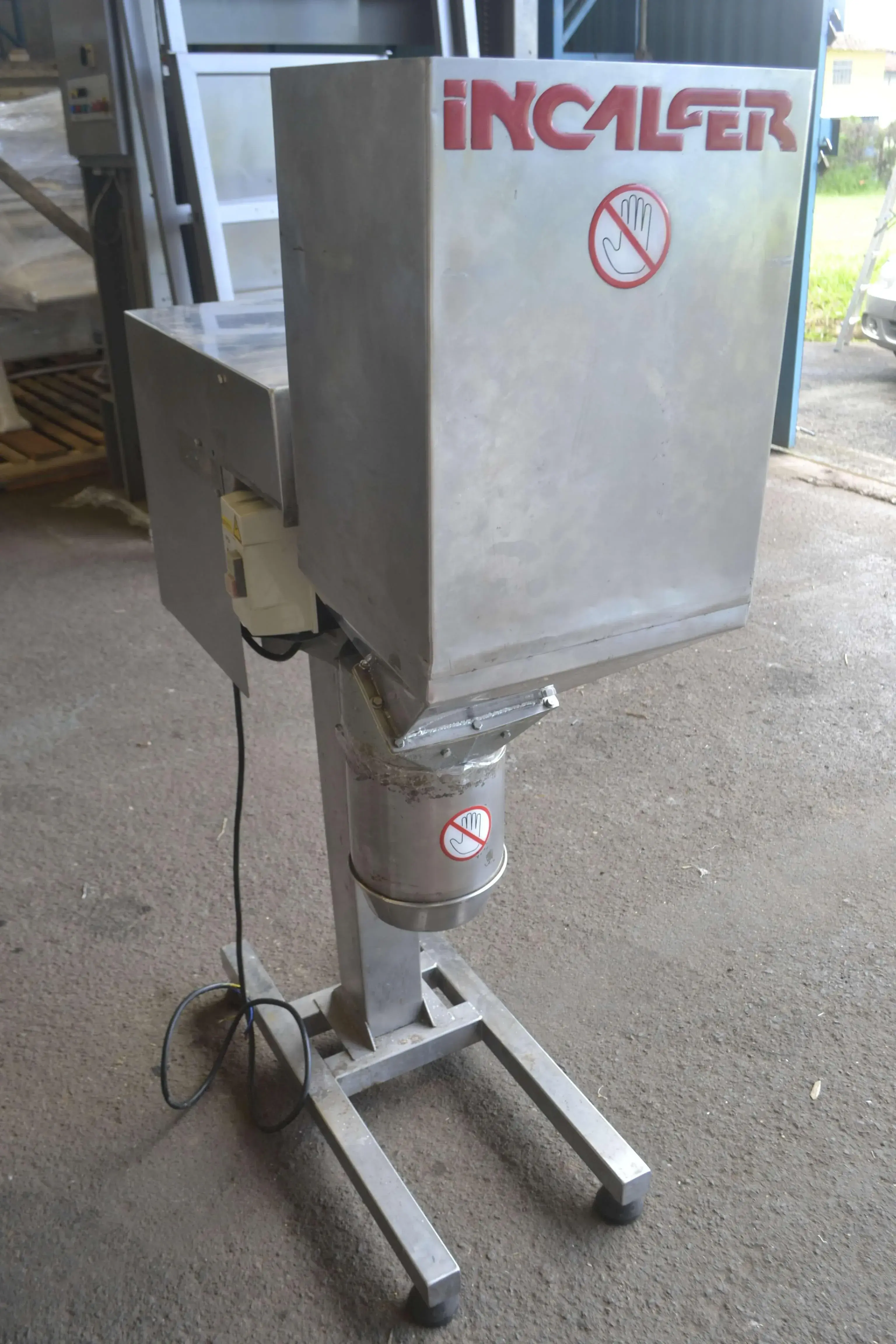 TRITURADOR EM AÇO INOX MARCA INCALFER
