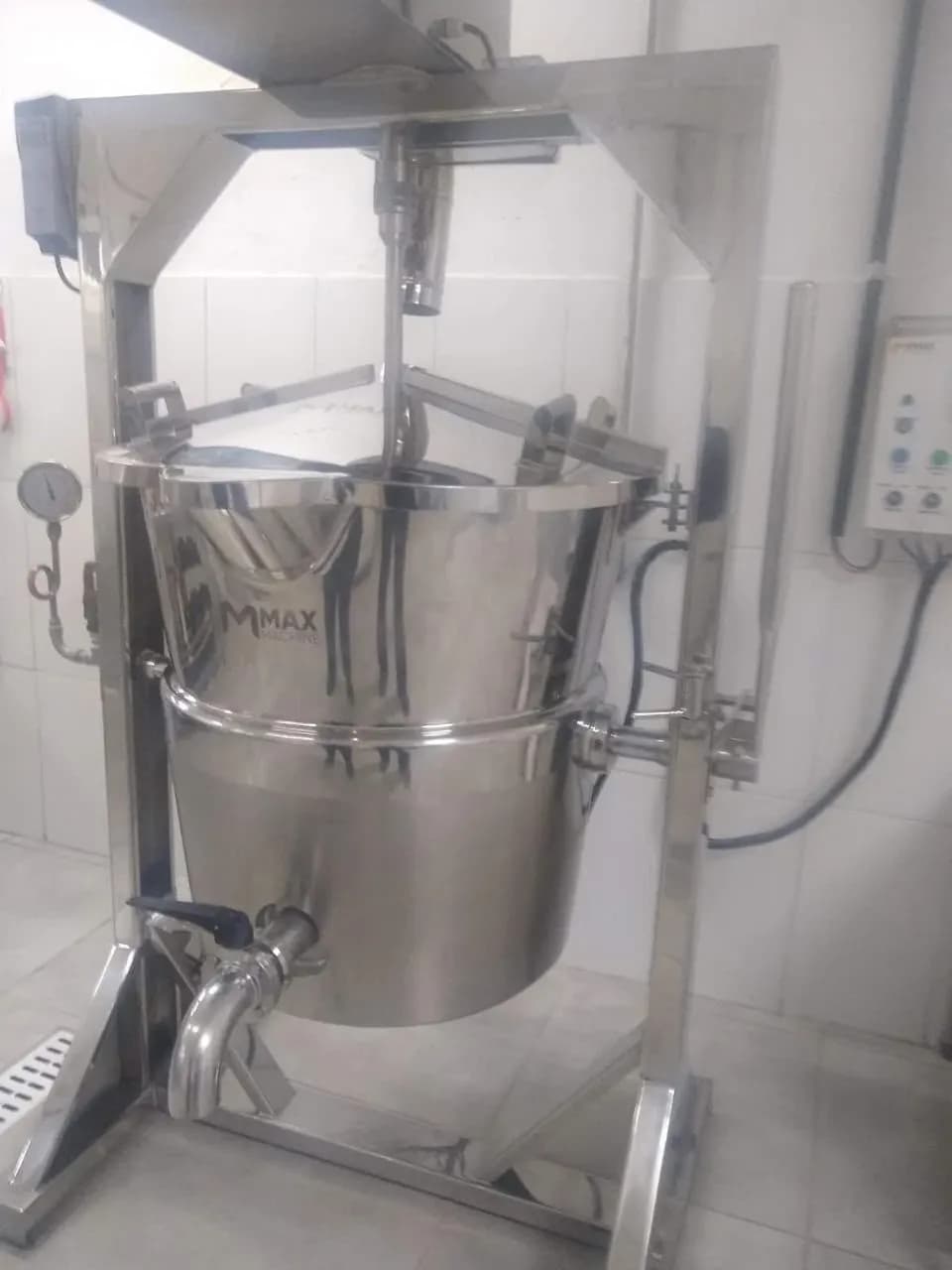 Tacho Cozinhador Encamisado em Aço Inox com Aquecimento Elétrico Max Machine 250 Litros