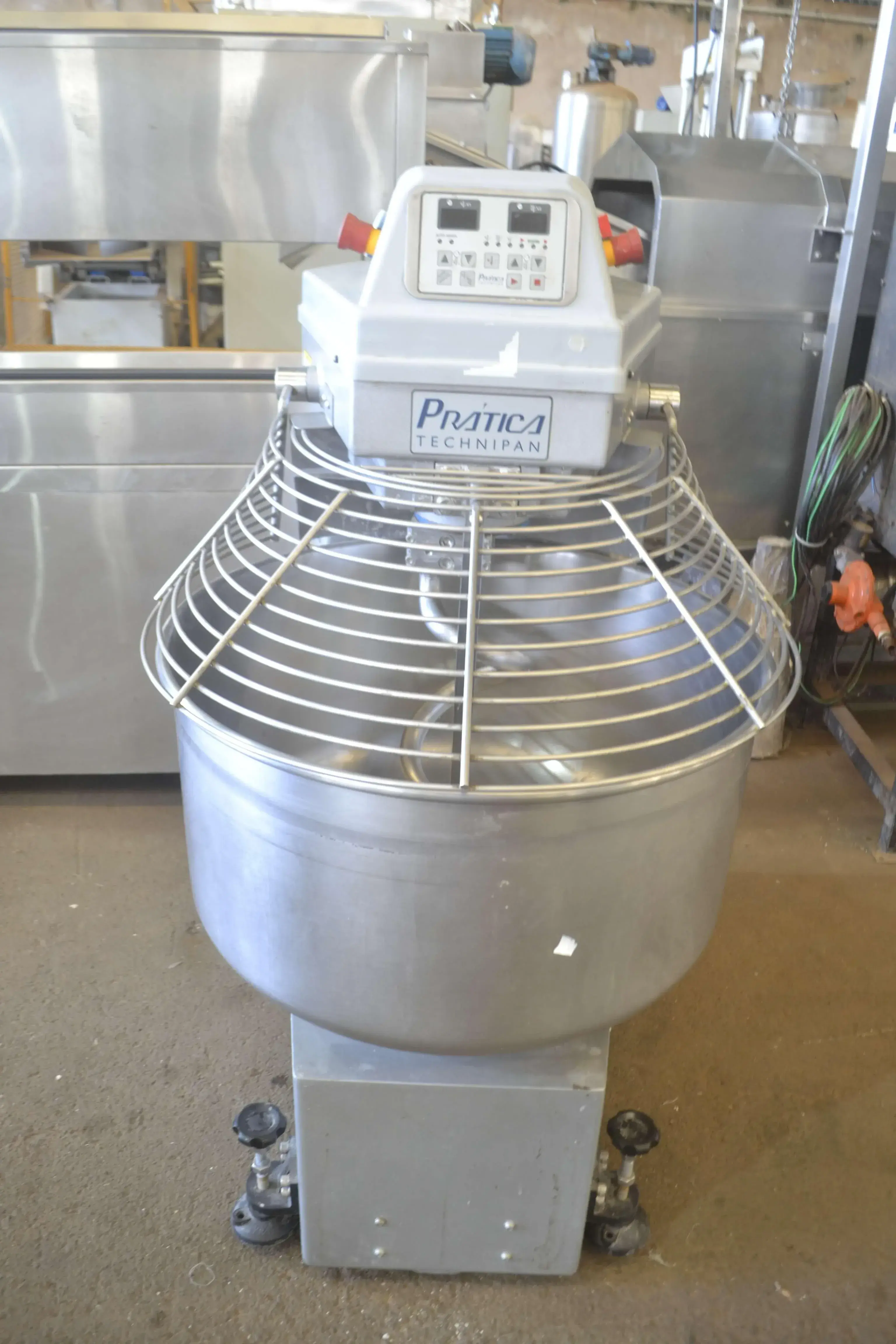 AMASSADEIRA ESPIRAL CAPACIDADE 80 KG MARCA PRÁTICA