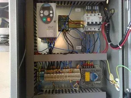 ELEVADOR DE ALIMENTAÇÃO