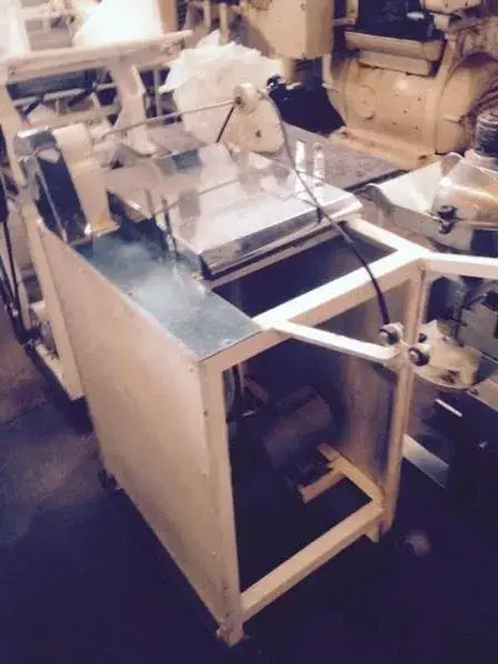 MESA DE ENROLAR PASTEL MARCA LEÃO