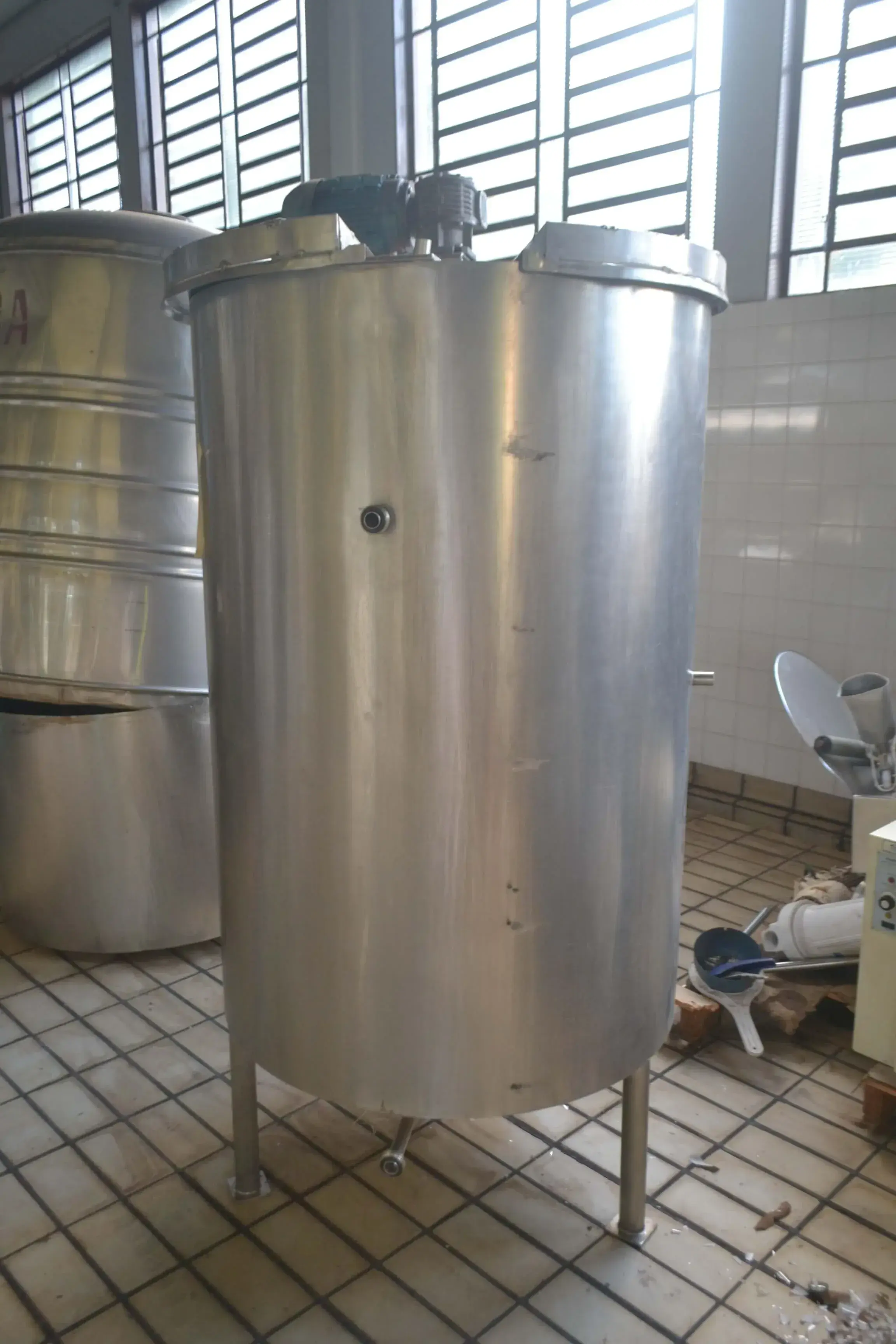 TANQUE MISTURADOR EM AÇO INOX 800 LITROS