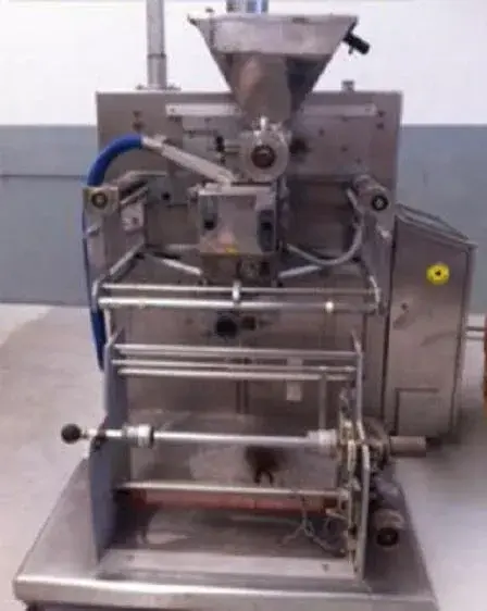 MÁQUINA DE ENVASAR AÇÚCAR E REFRESCO EM PÓ ENTRE OUTROS