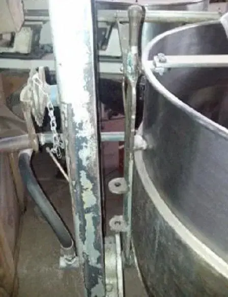 TACHO EM AÇO INOX DE 300 LITROS