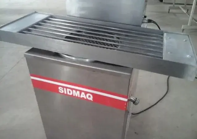 TEMPERADEIRA COM MESA VIBRATÓRIA