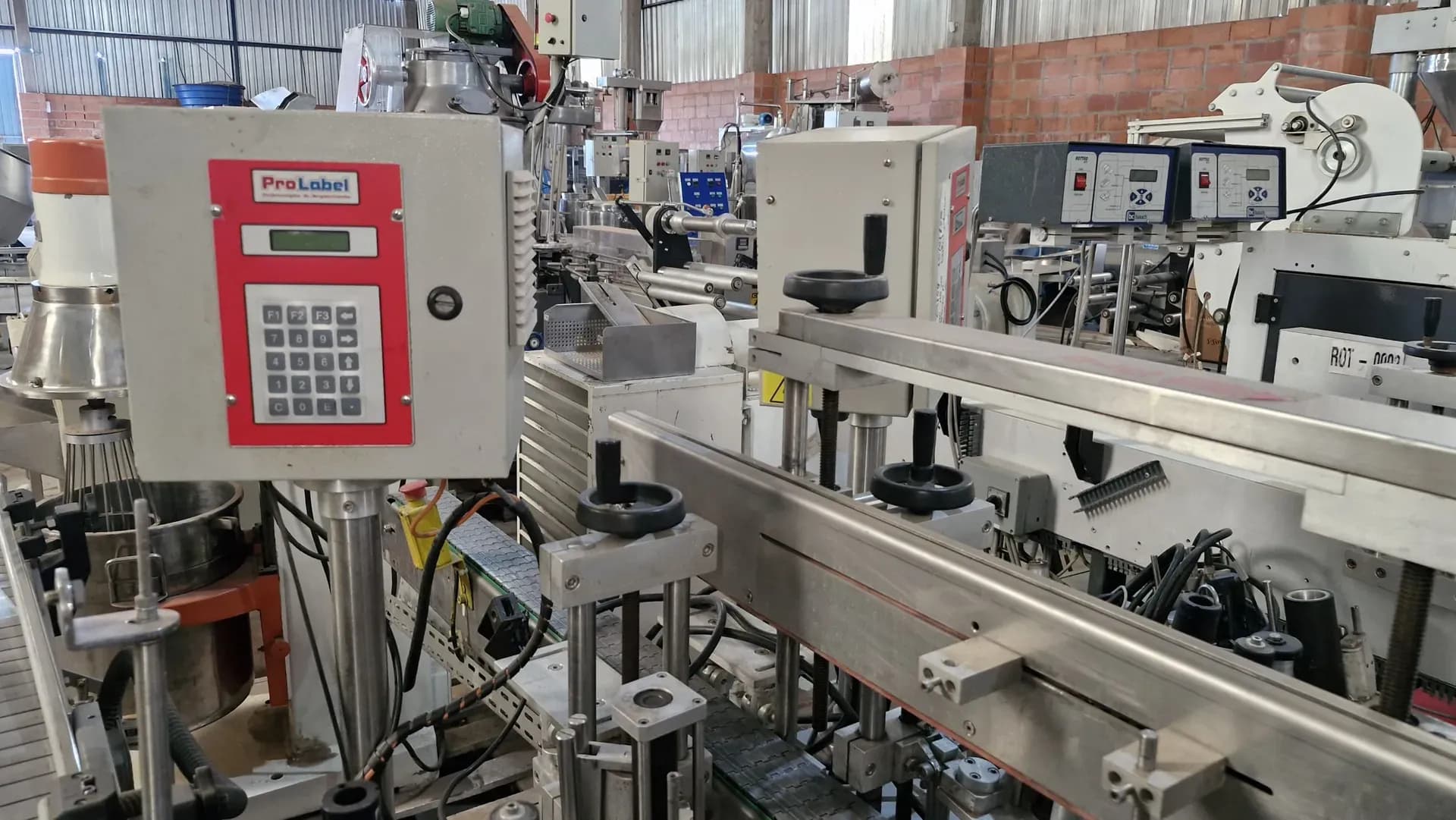 rotuladora-automatica-cabecote-duplo-para-rotulos-auto-adesivos-marca-prolabel