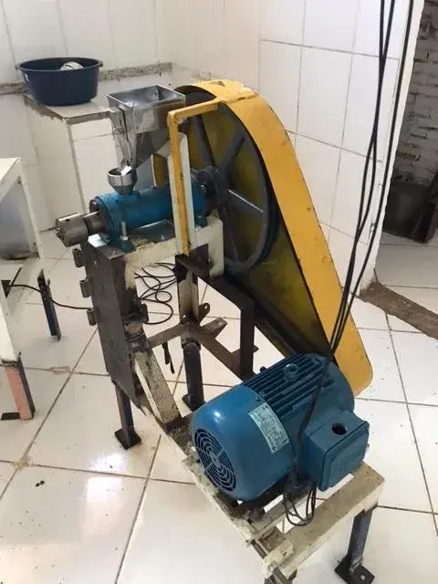 MINI EXTRUSORA DE MILHO CAPACIDADE 40 KG/ H