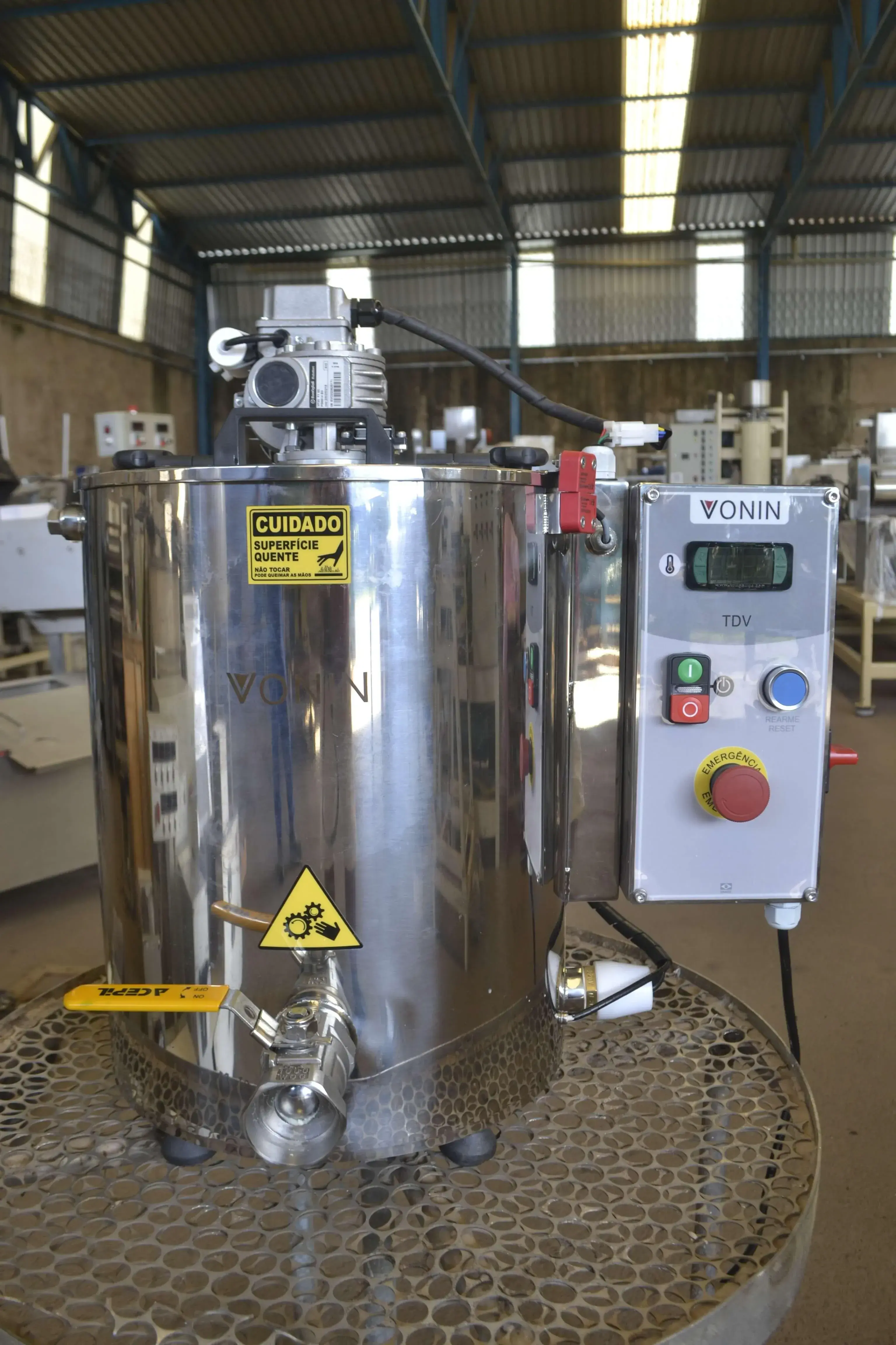 DERRETEDEIRA DE CHOCOLATE MARCA VONIN CAPACIDADE 30 KG