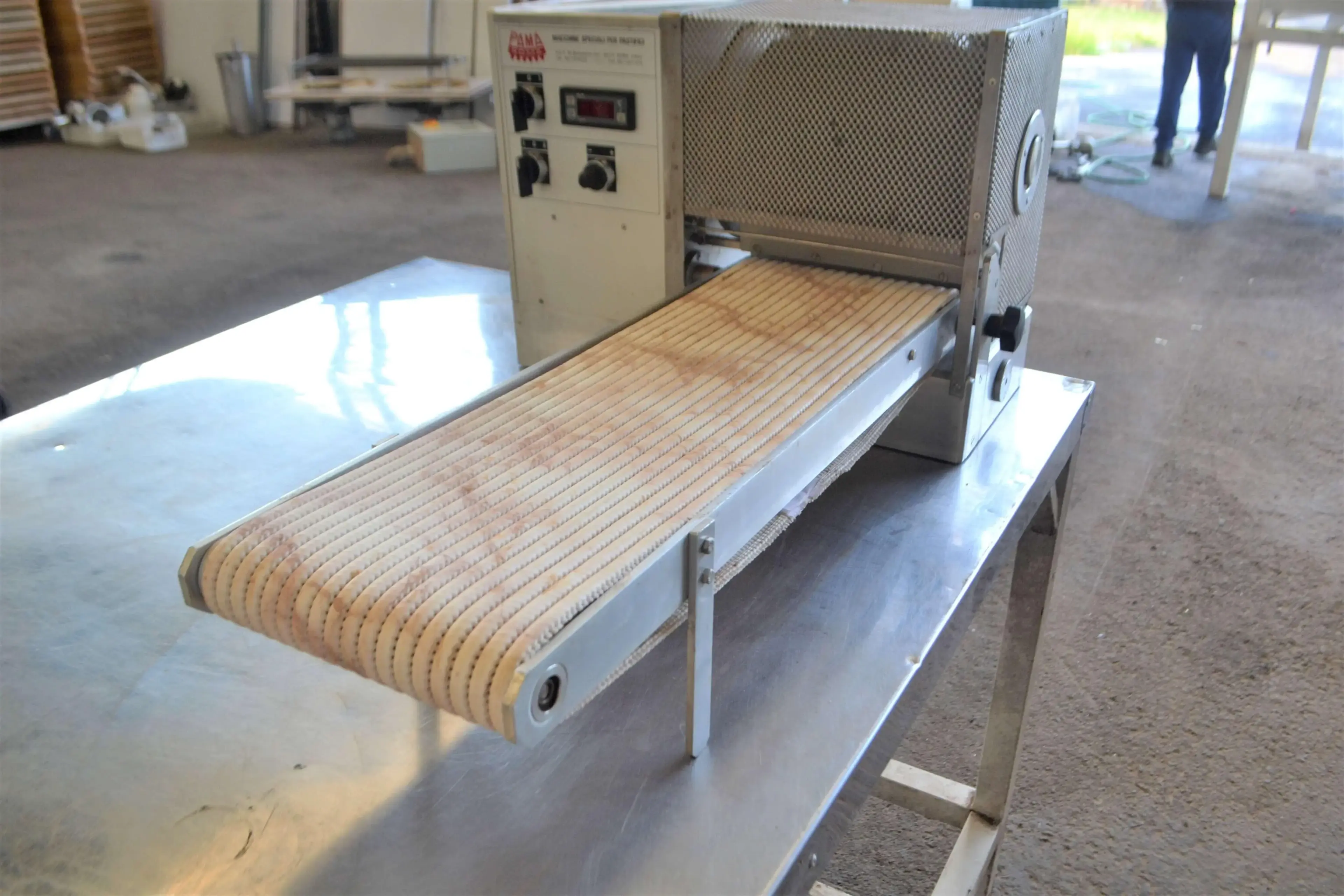 FABRICADORA DE CREPES CAPACIDADE 400 UNIDADES/HORA MARCA PAMA ROMA