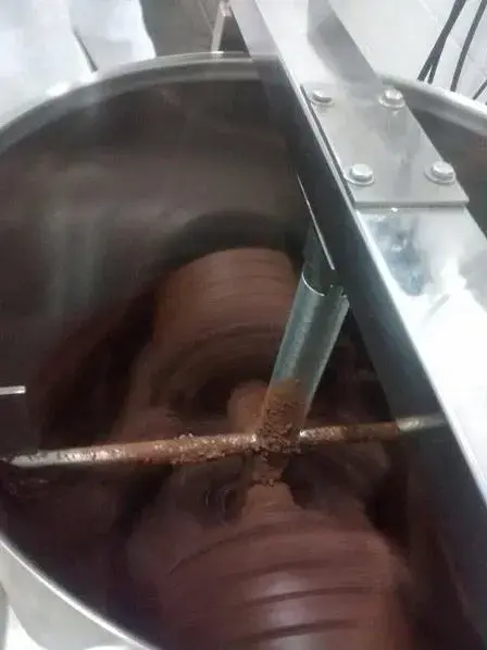 MELANGEUR PARA CHOCOLATES CAPACIDADE ENTRE 5 KG E 30 KG POR BATELADA .