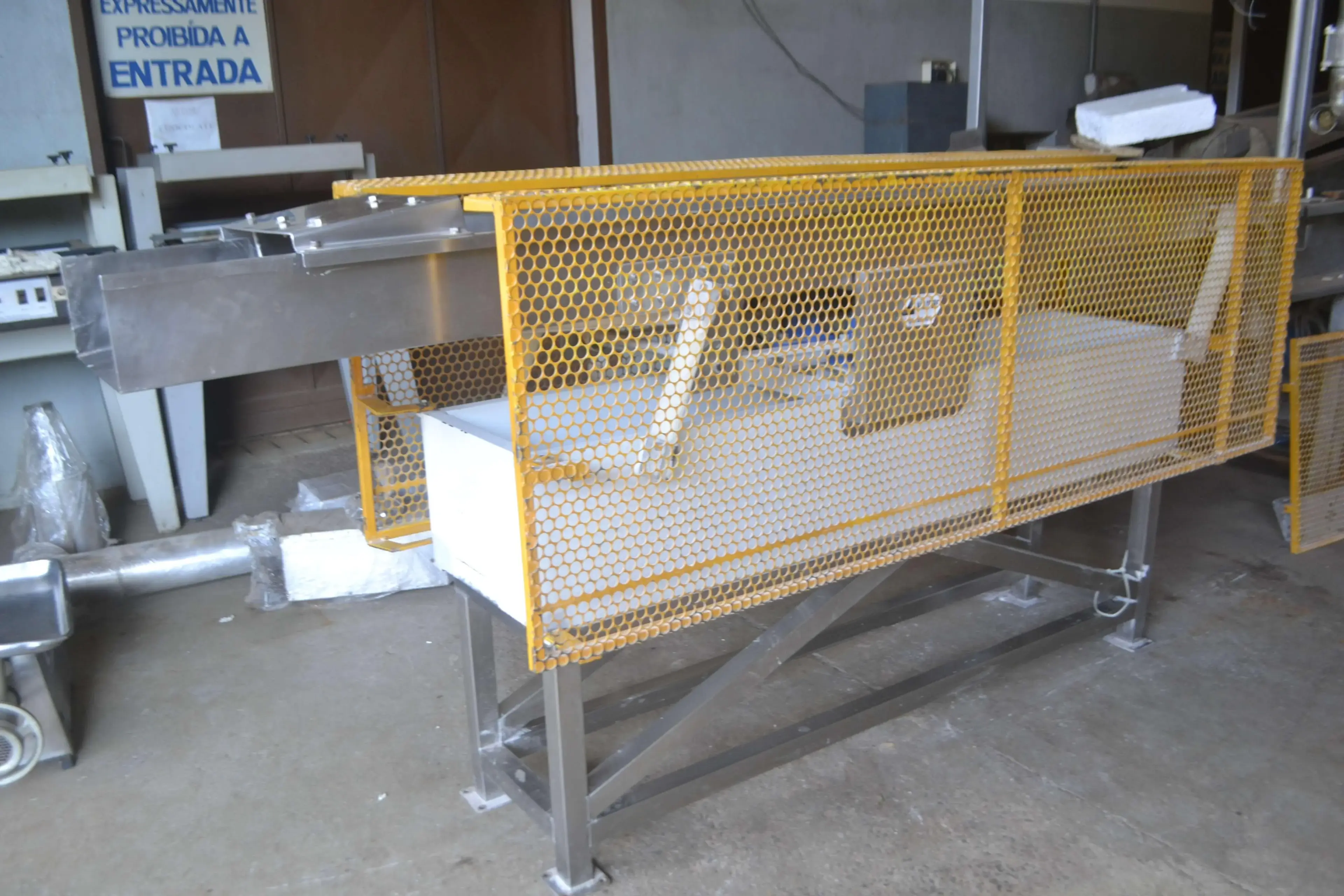 CALHA/ PENEIRA VIBRATÓRIA 660 MM DE LARGURA X 1.25 M DE COMPRIMENTO MARCA MCI