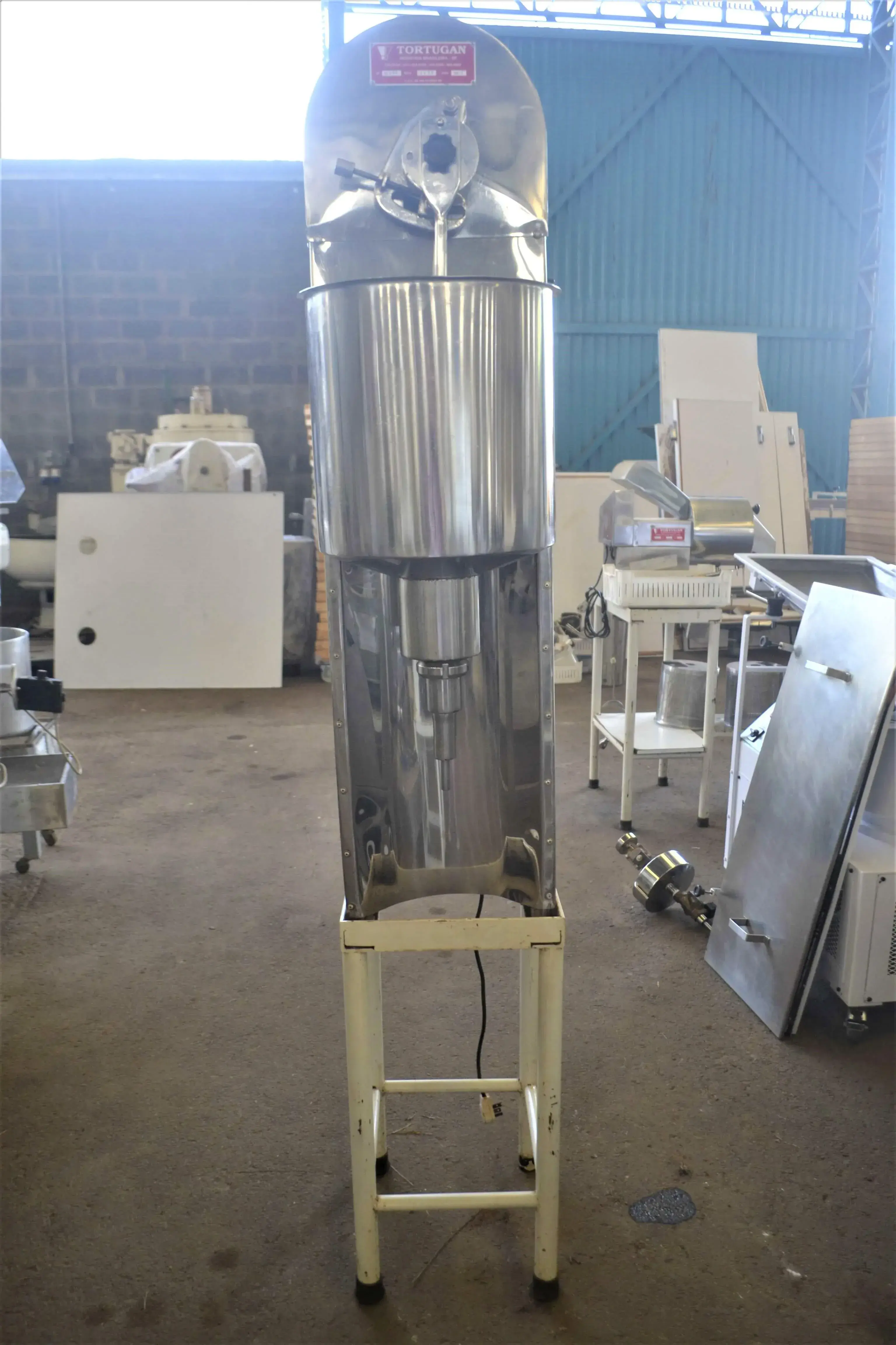 DOSADOR VERTICAL DE LÍQUIDOS E PASTOSOS CAPACIDADE 25 LITROS/ HORA MARCA TORTUGAN