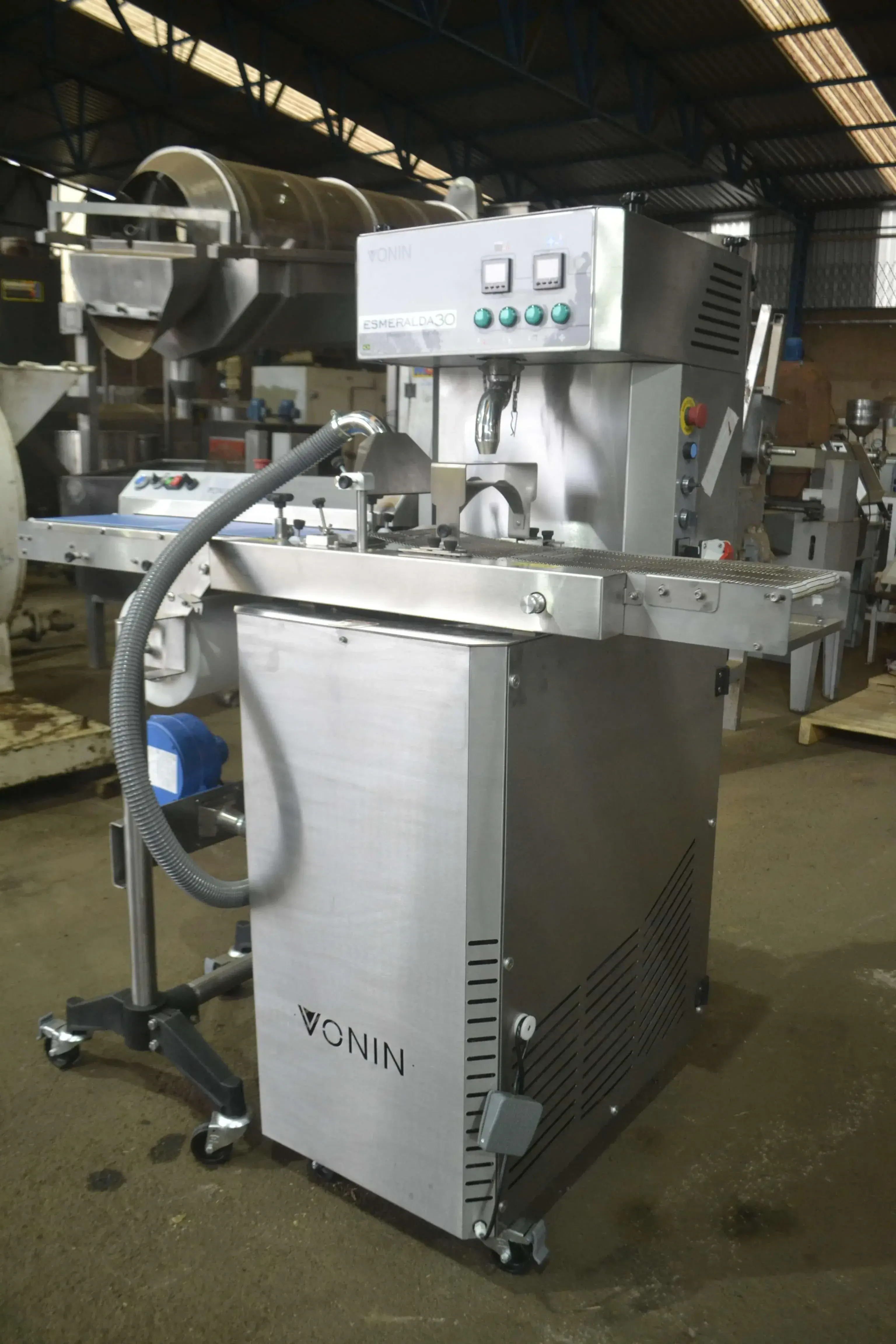 TEMPERADEIRA CAPACIDADE ATÉ 90 KG/HORA COM COBRIDEIRA MARCA VONIN