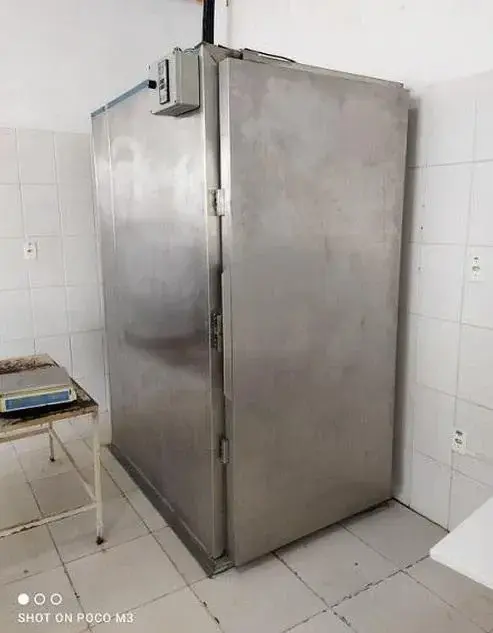 ULTRACONGELADOR COM UM CARRINHO MARCA FRIOMAC