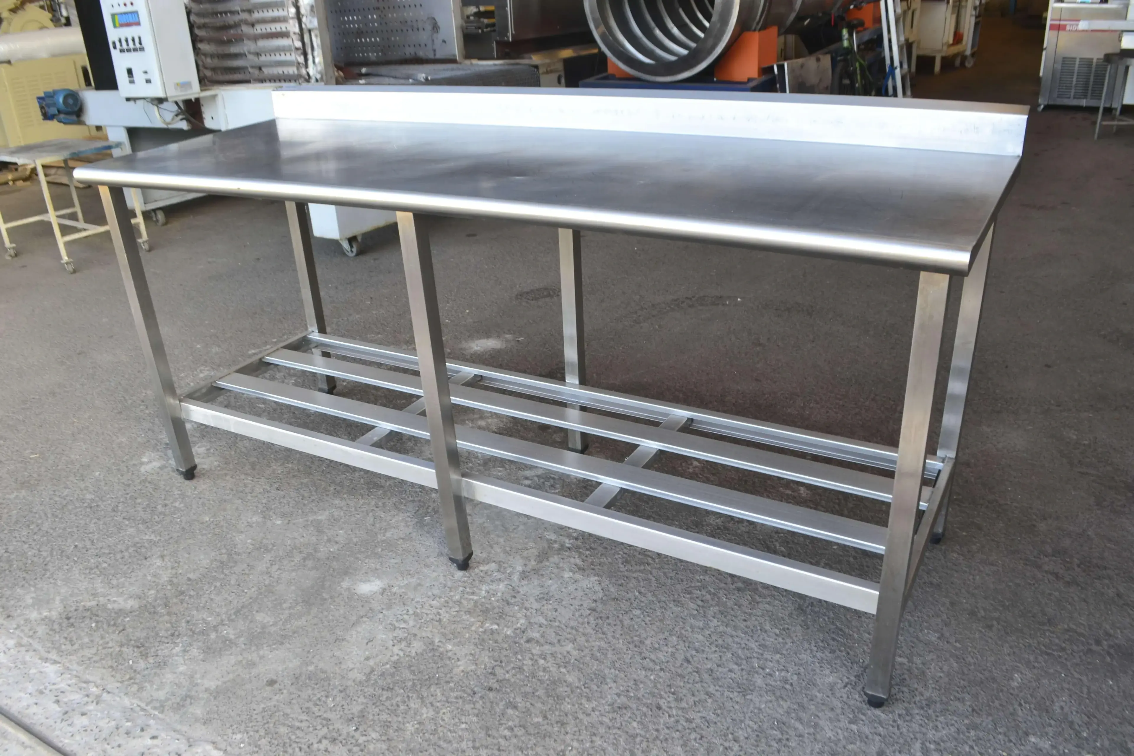 MESA EM AÇO INOX 700 MM x 2000 MM COM ESPELHO E PRATELEIRA INFERIOR