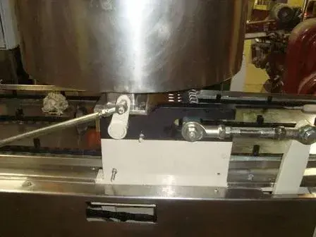 PINGADEIRA DE CHOCOLATE 24 BICOS