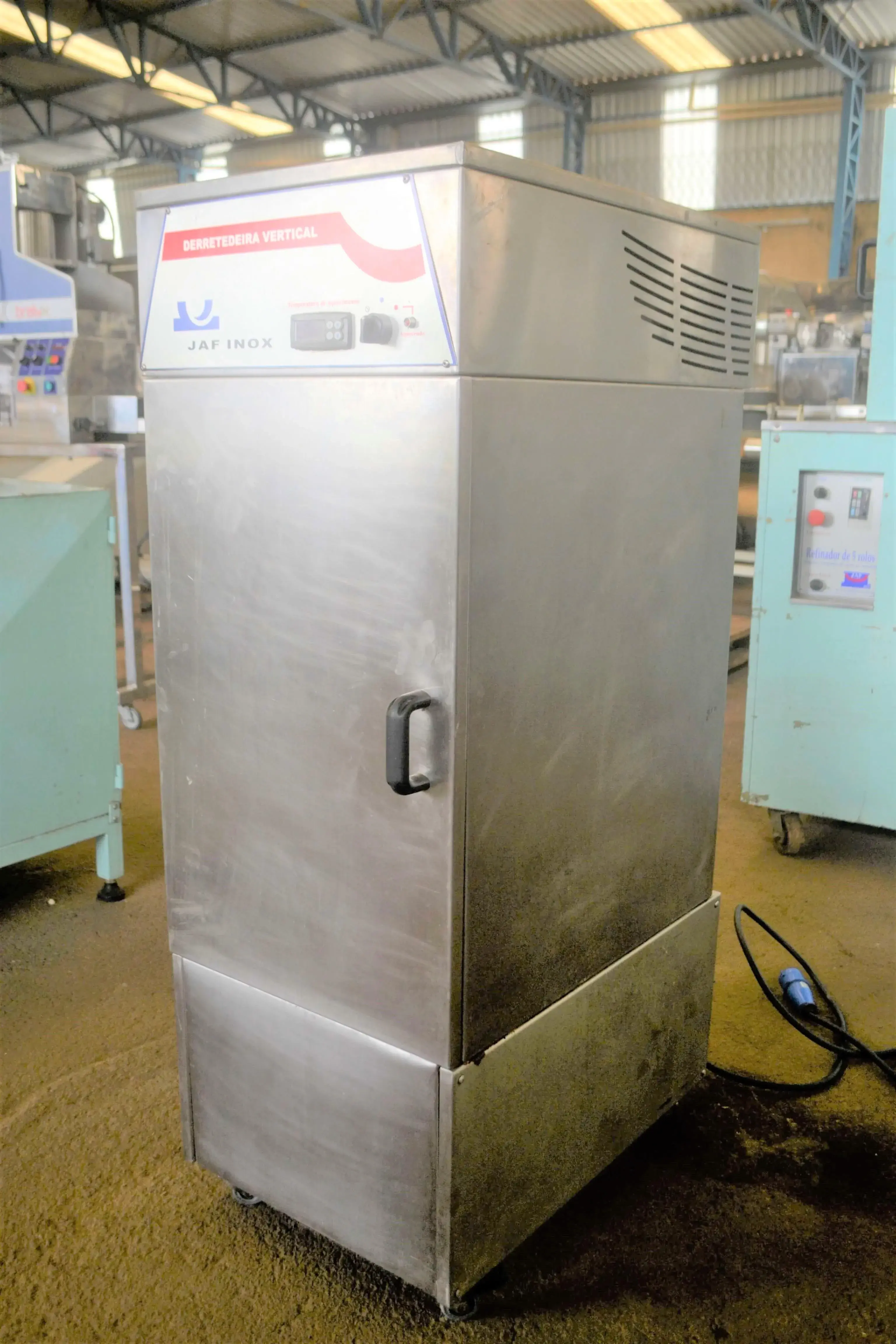 DERRETEDEIRA VERTICAL JAF INOX 3 BANDEJAS CAPACIDADE 30 KG