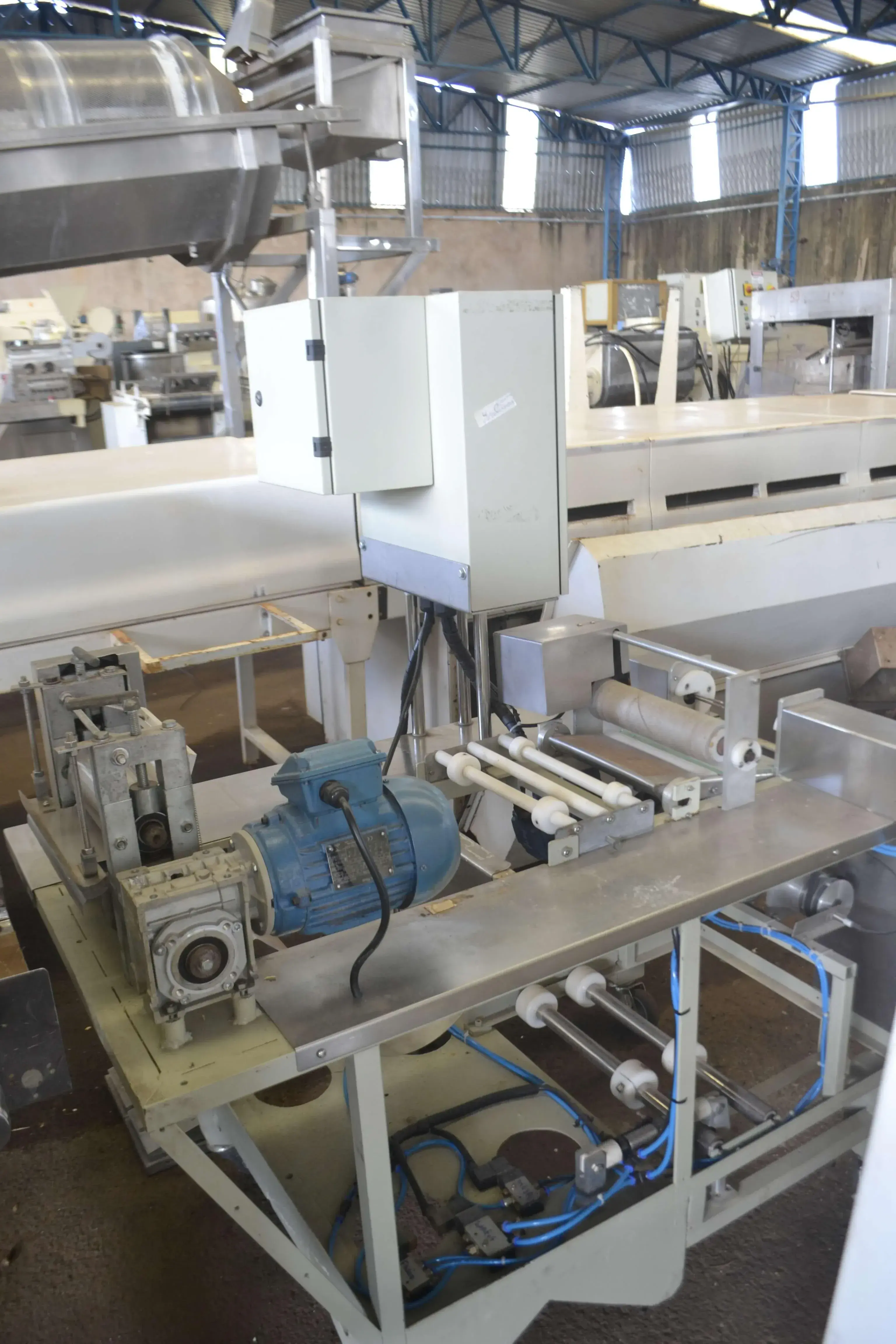 ENROLADOR DE MASSA DE PASTEL SEMIAUTOMÁTICO