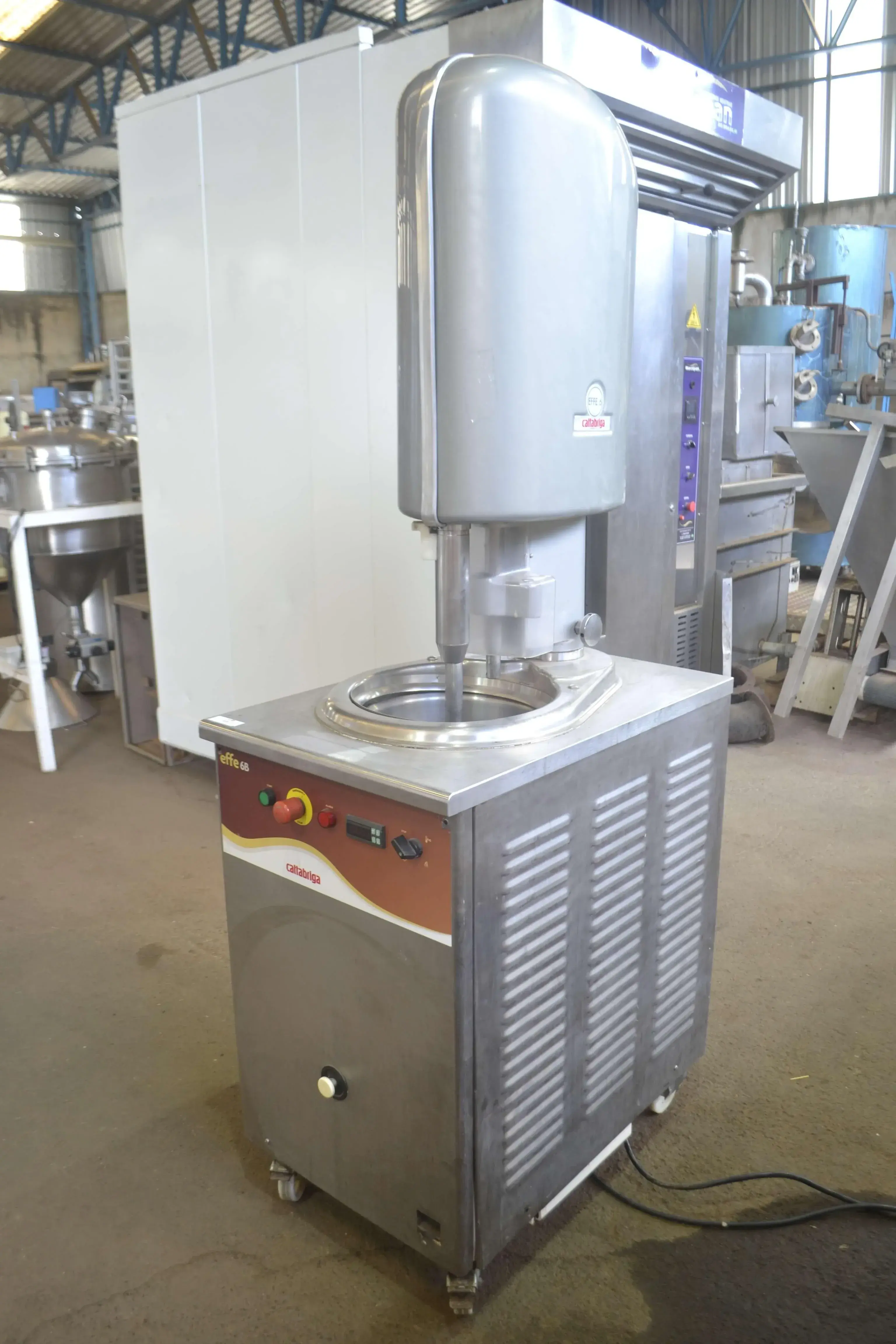 PRODUTORA DE SORVETE VERTICAL MARCA CATTABRIGA