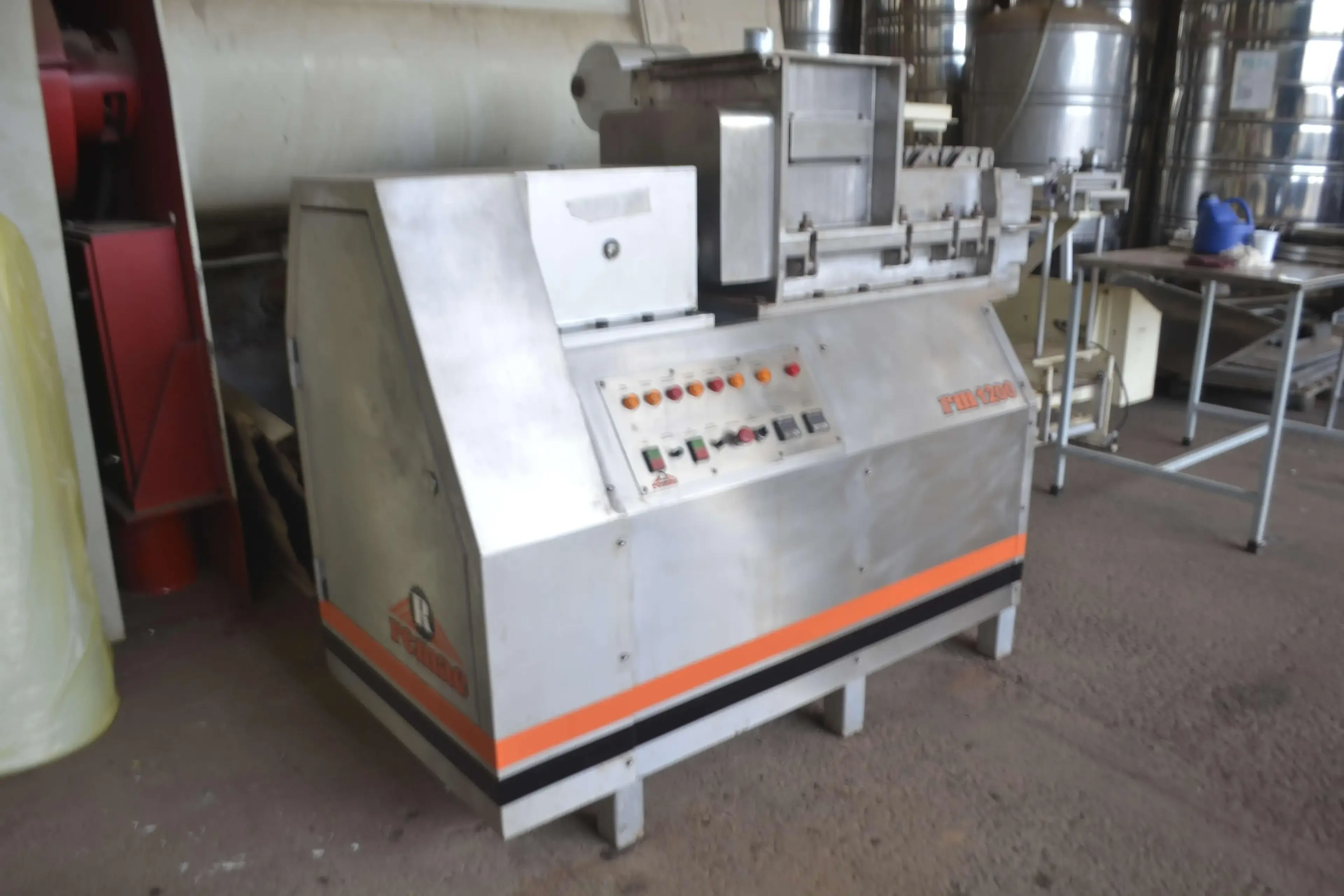 EXTRUSORA DE MASSA DE BALA 12000 KG HORA MARCA REMAC