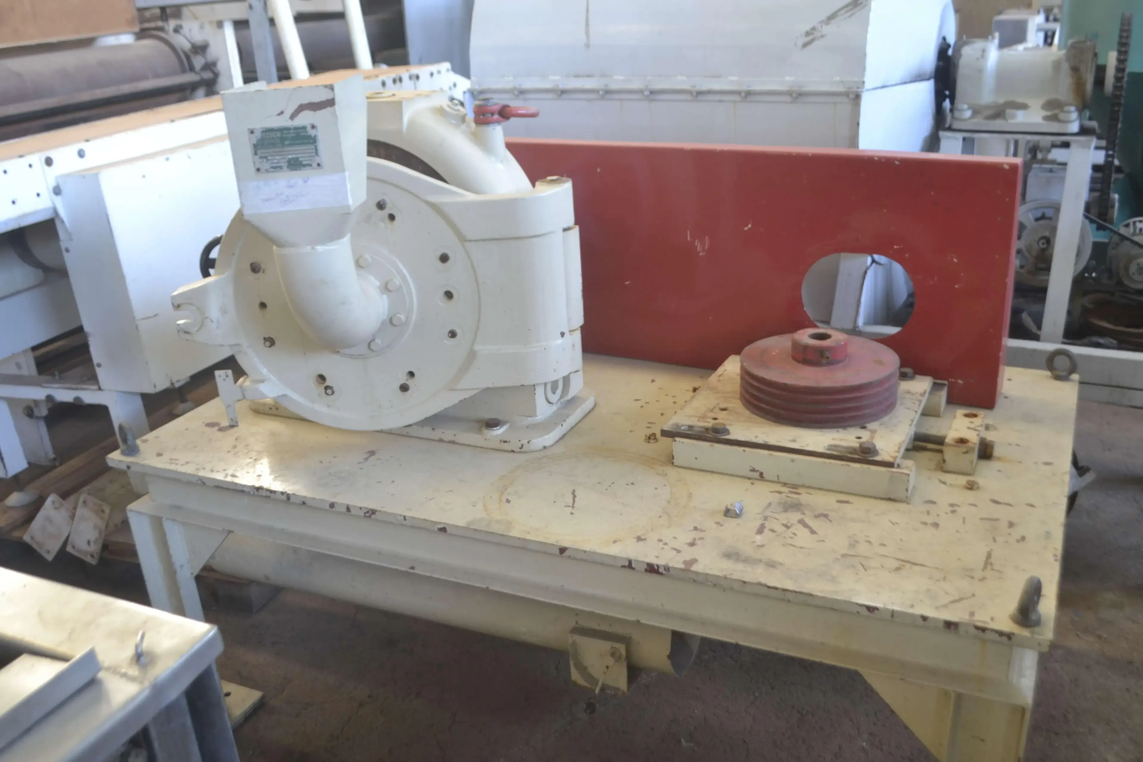MOINHO UNIVERSAL COM ROTOR DE PINOS 300 KG/HORA MARCA NETZCH