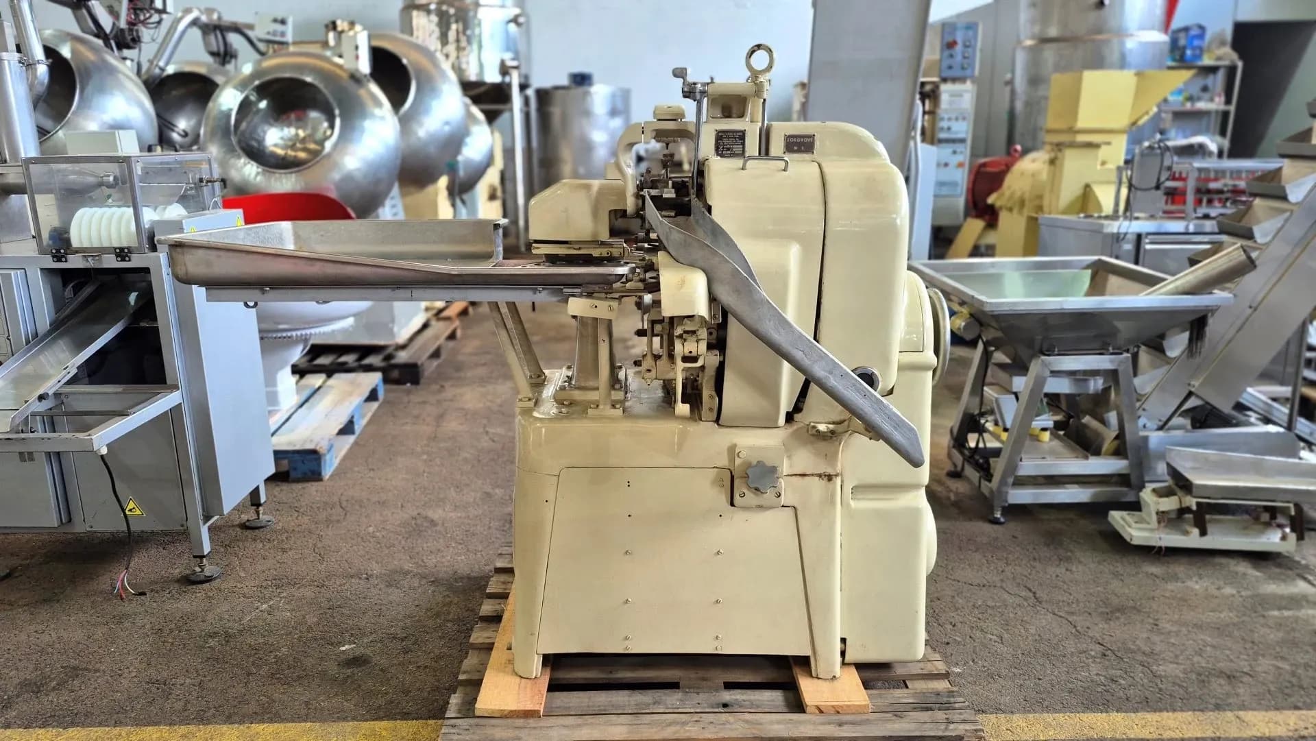 embaladora-de-dupla-torcao-para-balas-de-banana-bombons-balas-trufas-e-outros