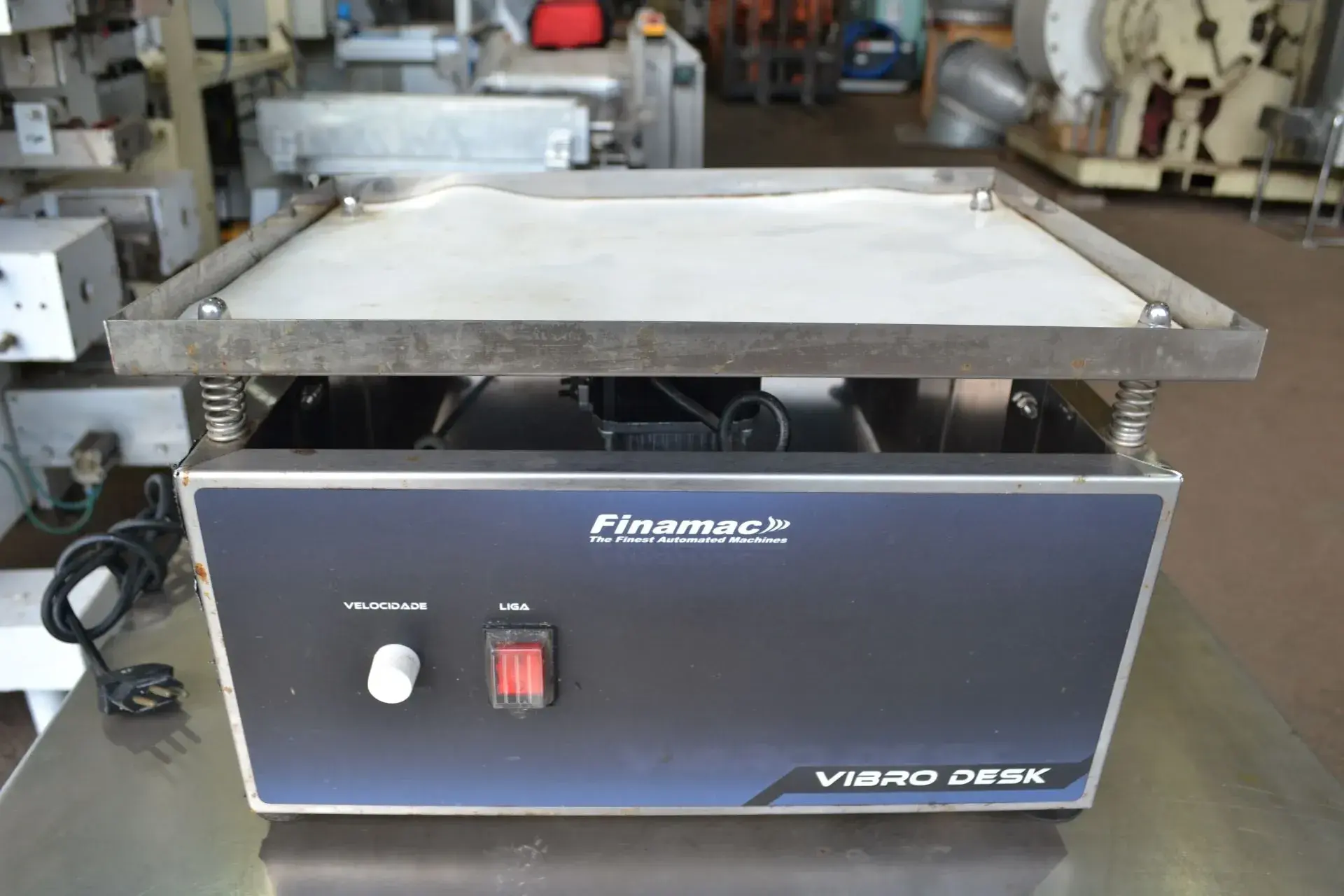 mesa-vibratoria-para-chocolate-marca-finamac